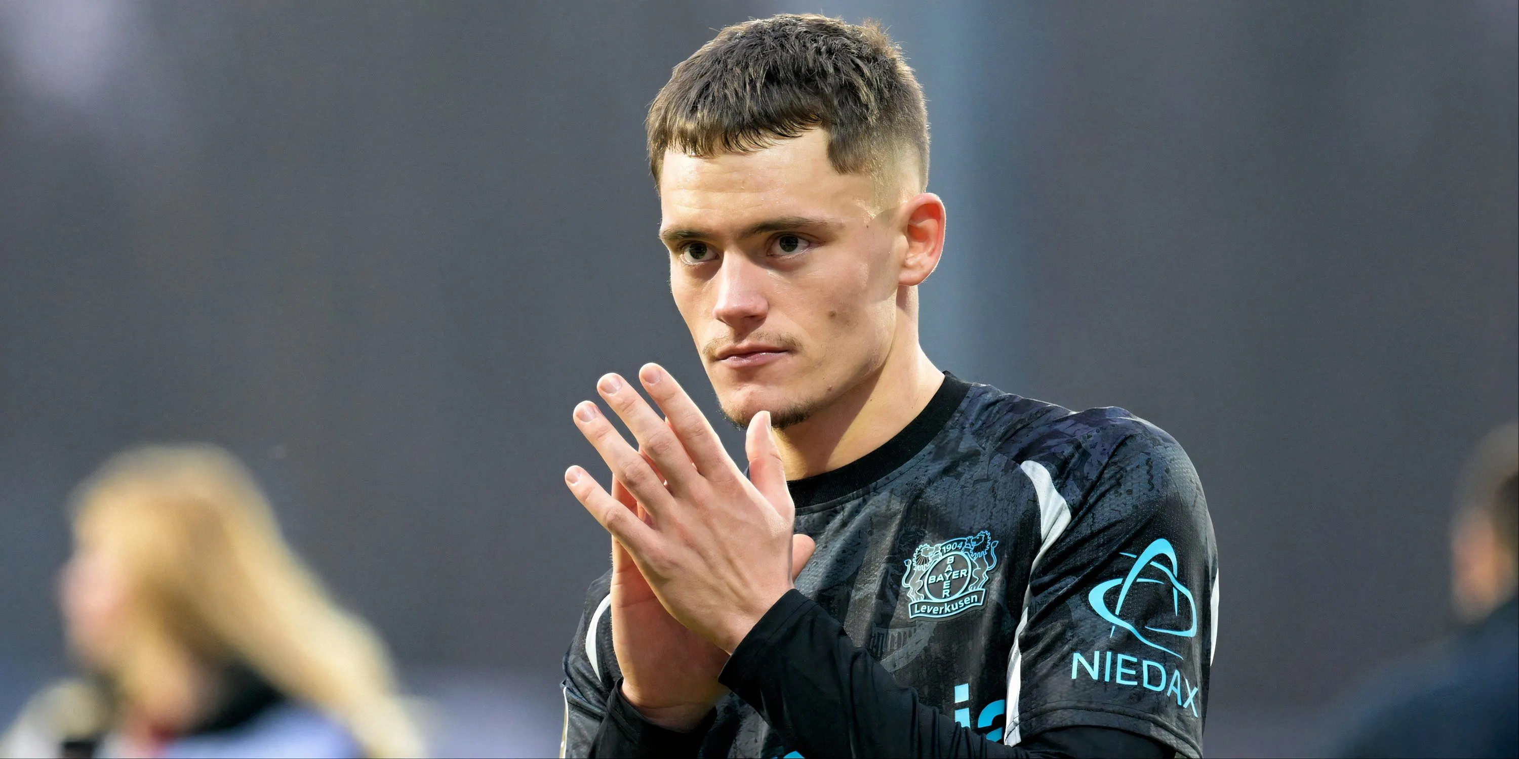 Florian Wirtz thi đấu cho Bayer Leverkusen