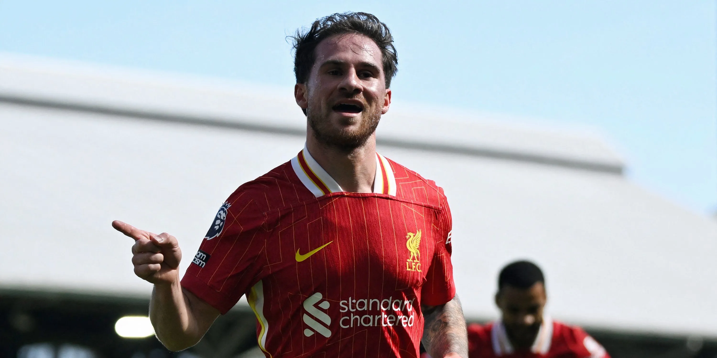 Tiền vệ Alexis Mac Allister của Liverpool trên sân
