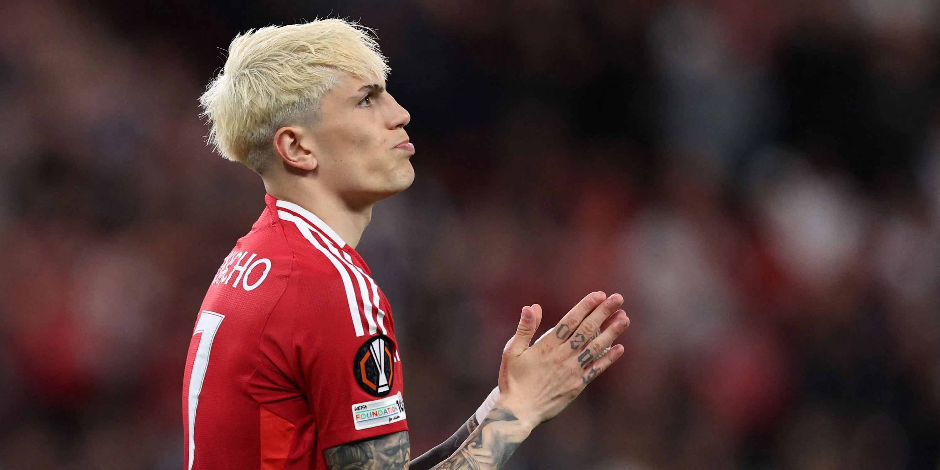 Alejandro Garnacho trong màu áo Manchester United, thể hiện cảm xúc trên sân