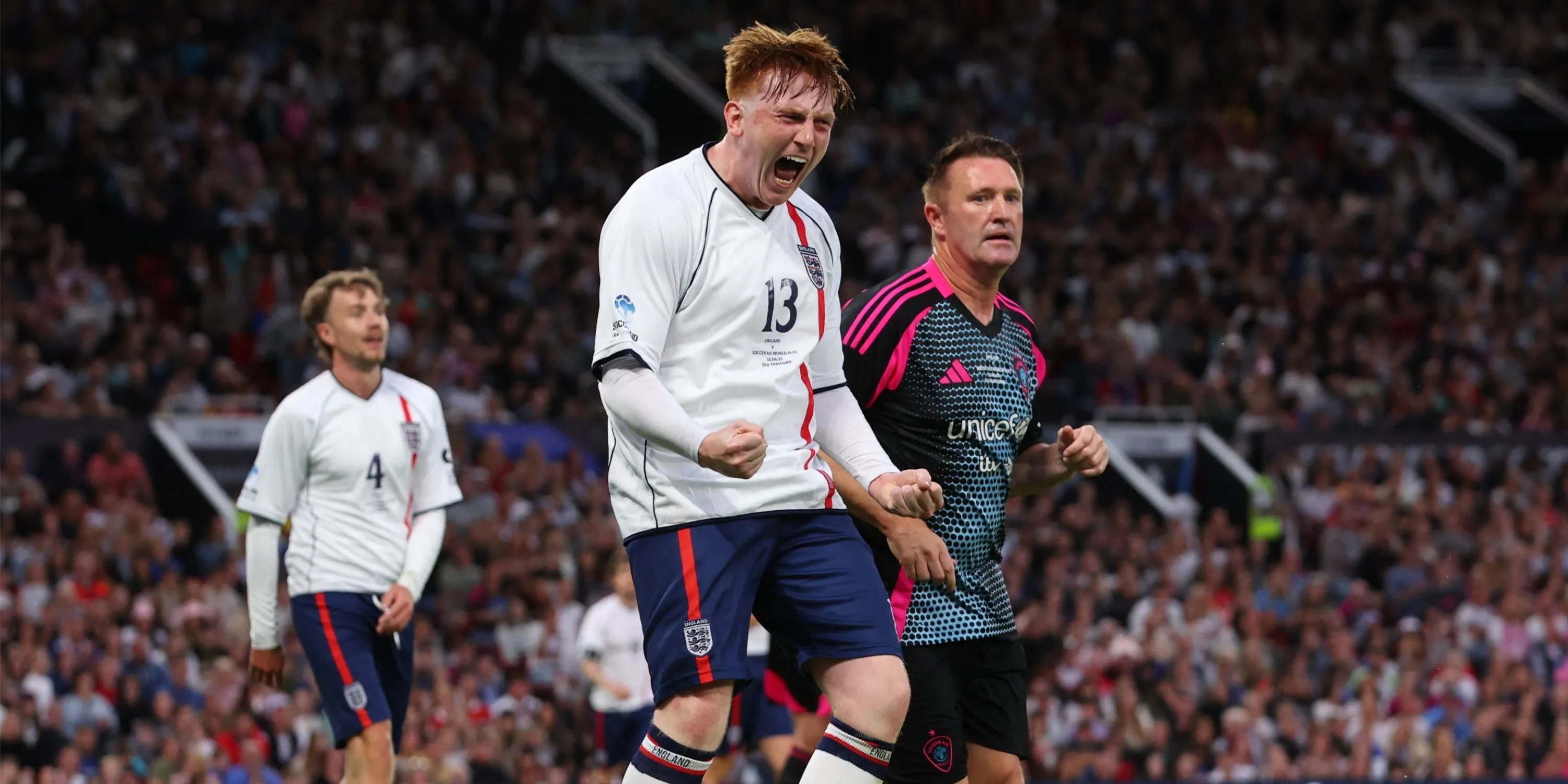 Angry Ginge thể hiện tình yêu với Manchester United