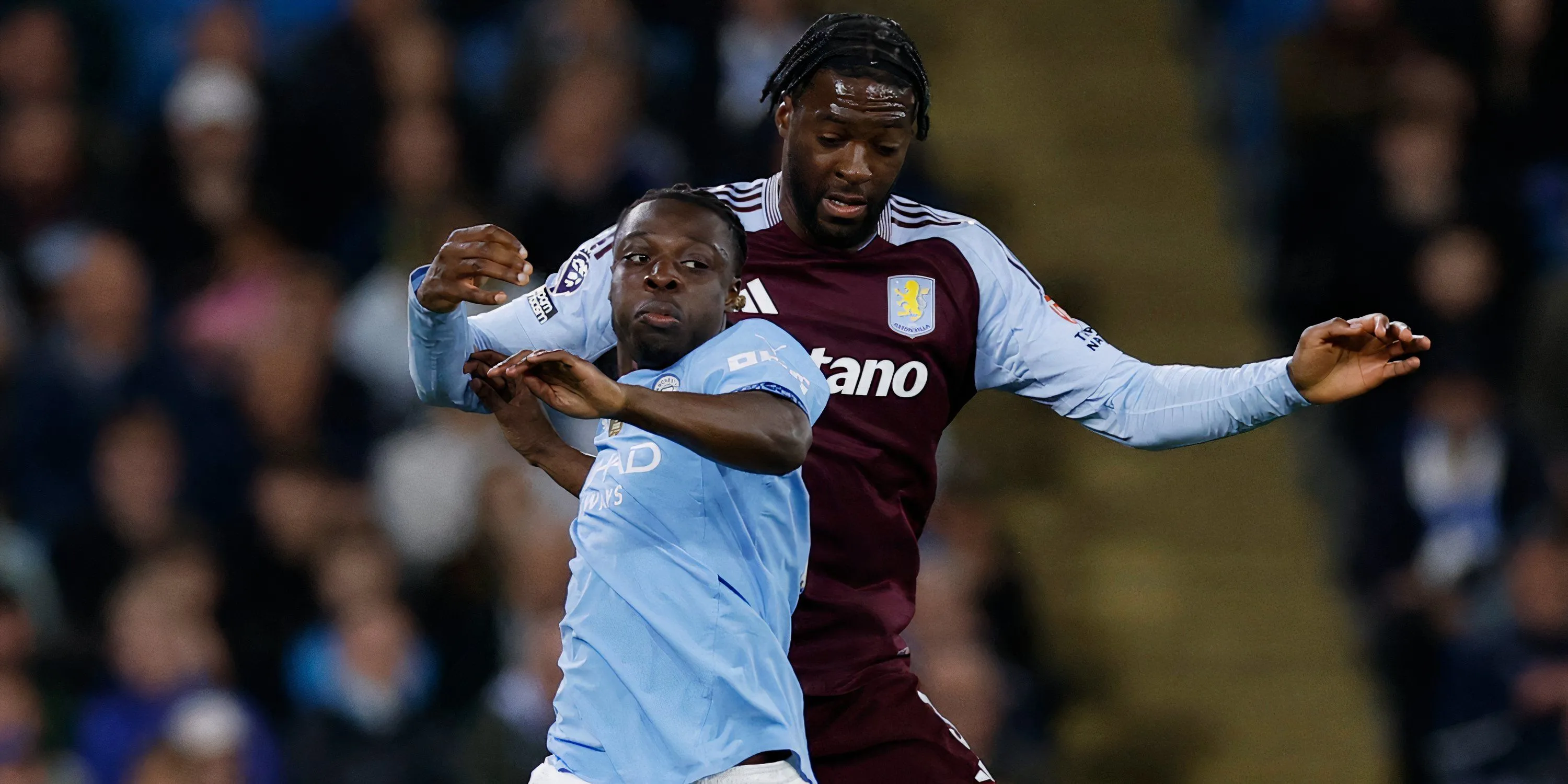 Axel Disasi trong màu áo Aston Villa