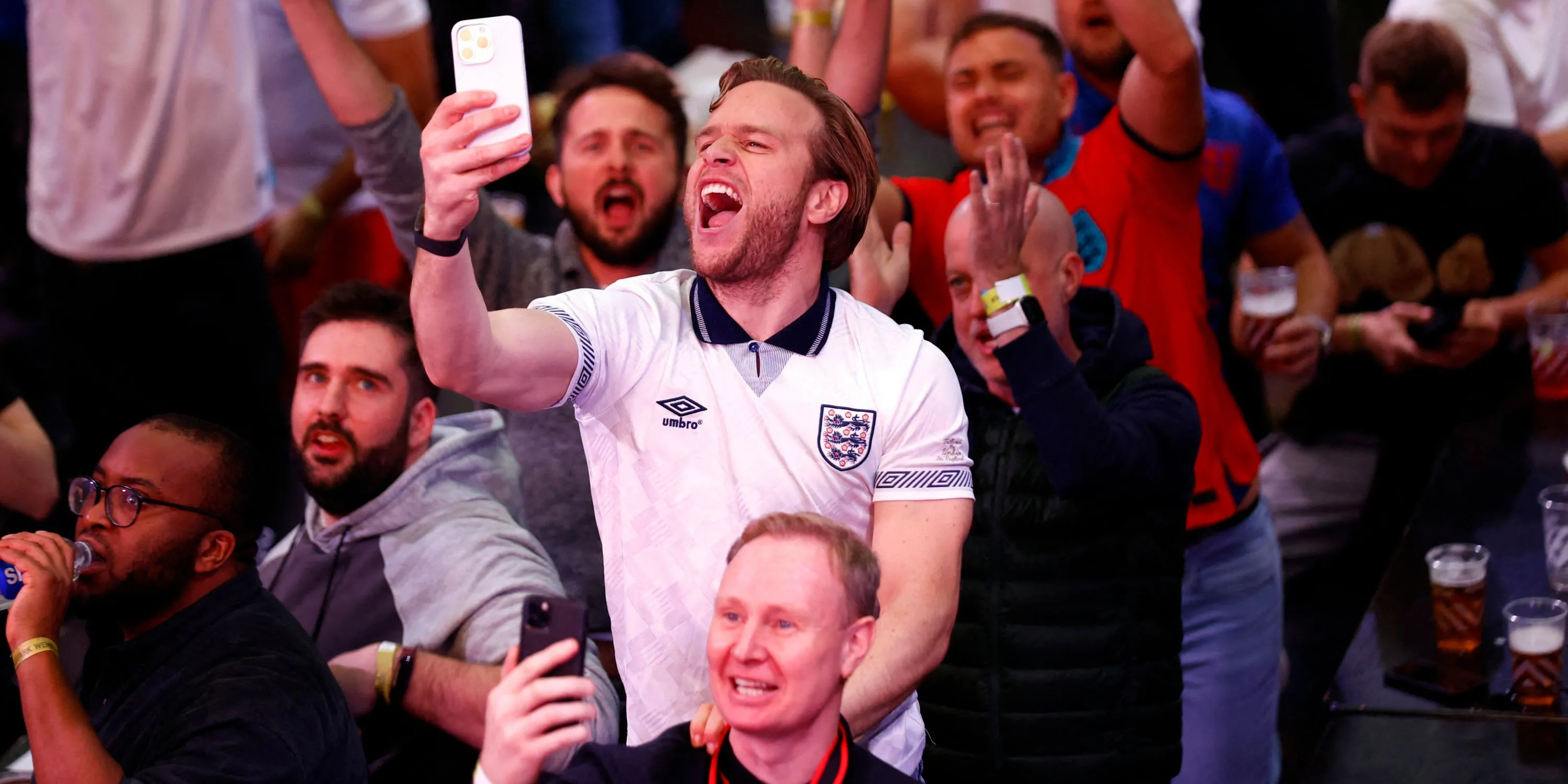 Ca sĩ Olly Murs là fan cuồng nhiệt của MU