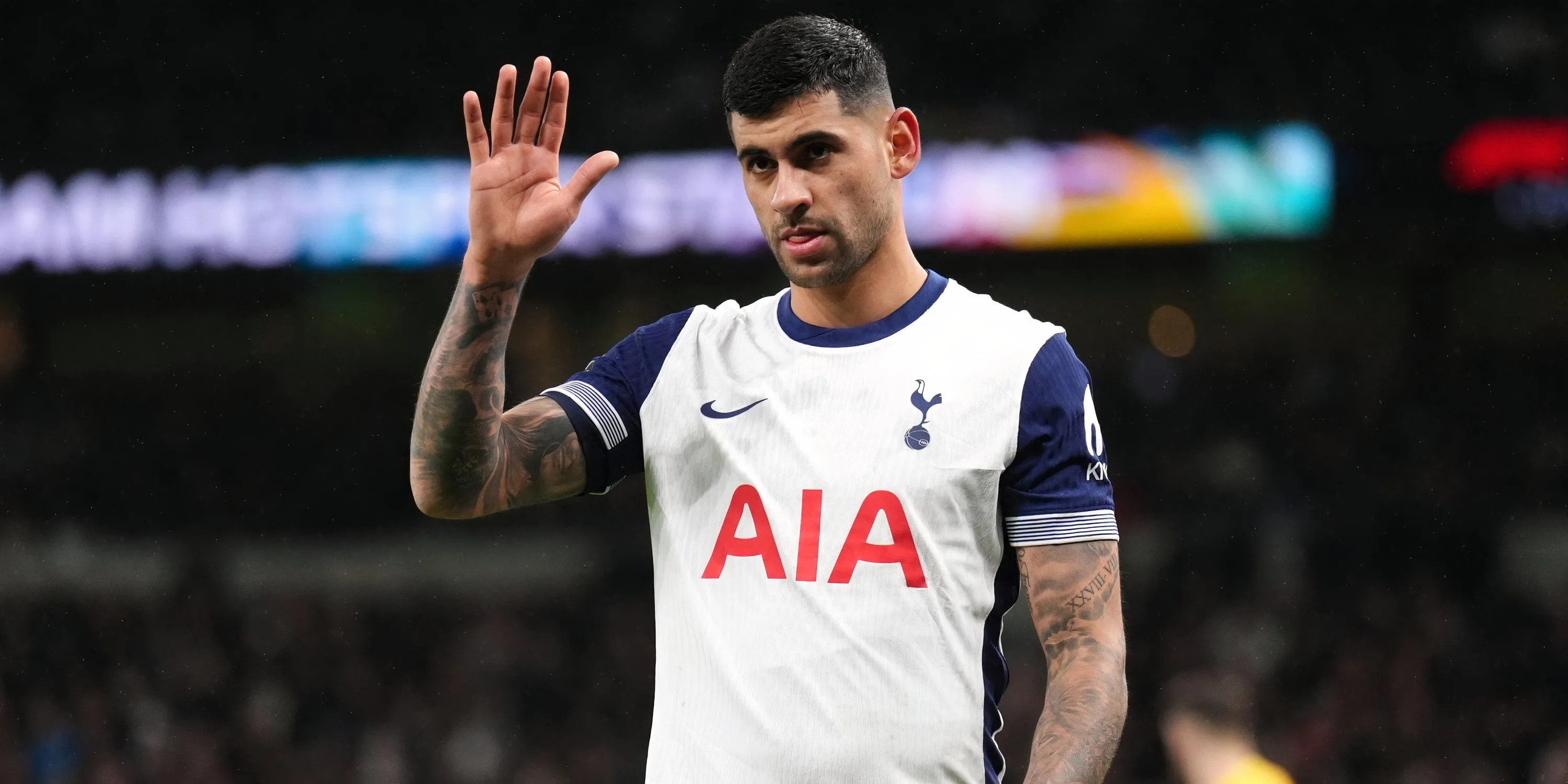 Cristian Romero thi đấu đầy quyết liệt trong màu áo Tottenham Hotspur