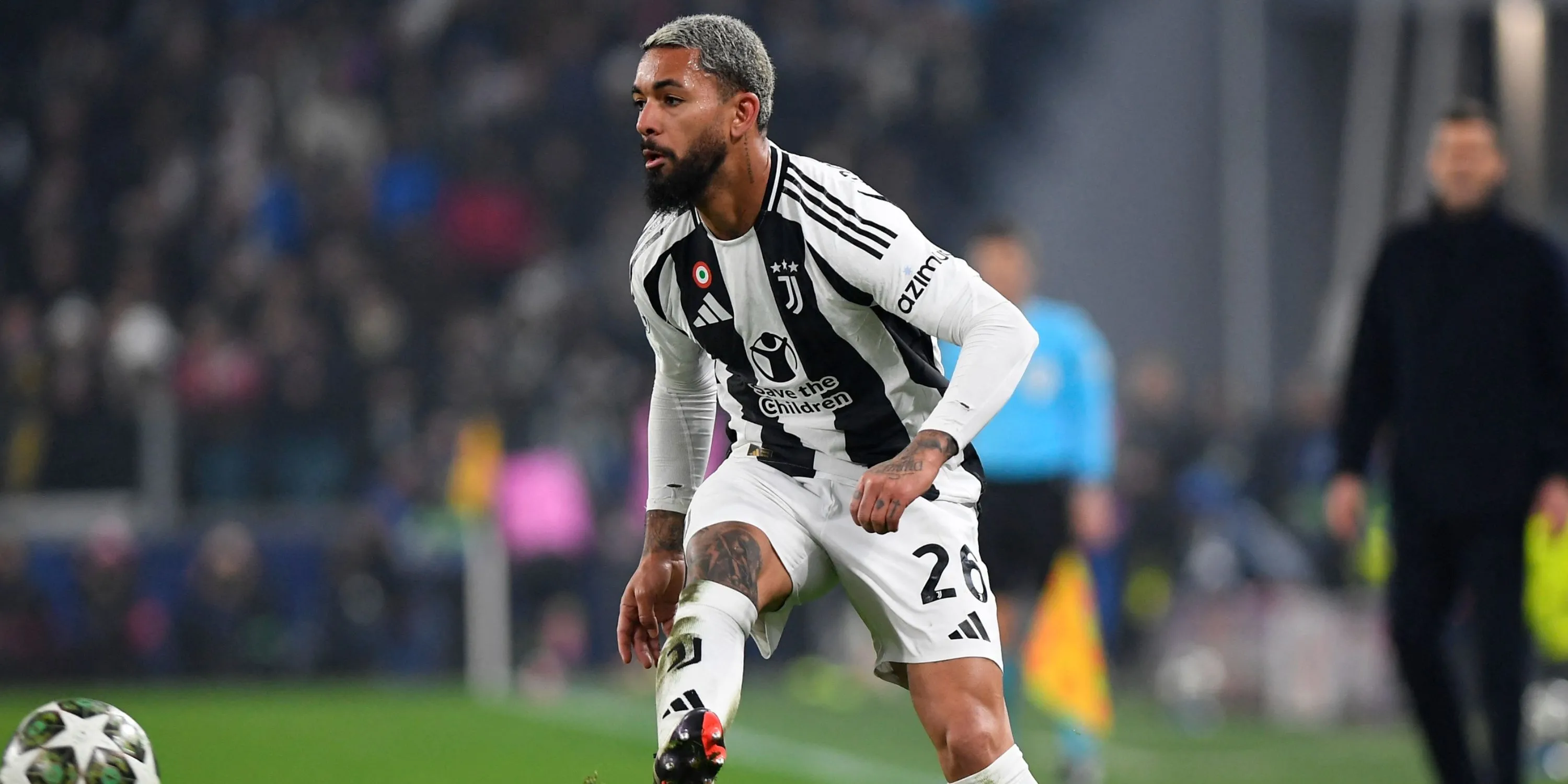 Douglas Luiz trong màu áo Juventus, mục tiêu chuyển nhượng của Leeds United