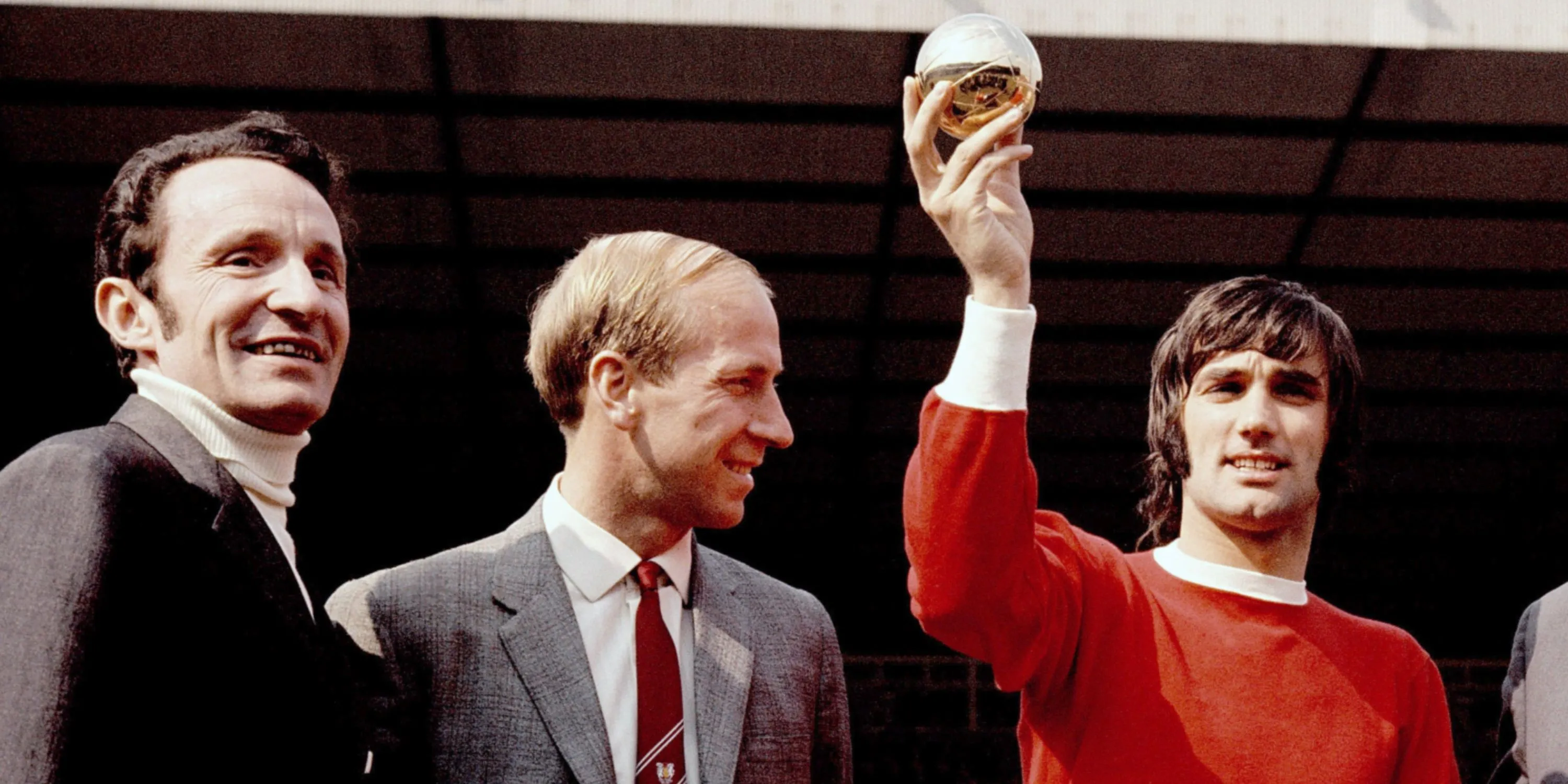 George Best và Bobby Charlton cùng giải thưởng Cầu thủ xuất sắc nhất Châu Âu 1968, biểu tượng Manchester United