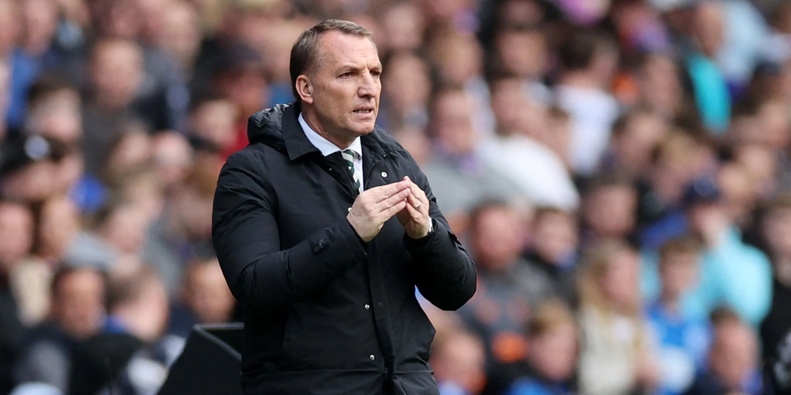 HLV Brendan Rodgers chỉ đạo bên đường biên cho Celtic