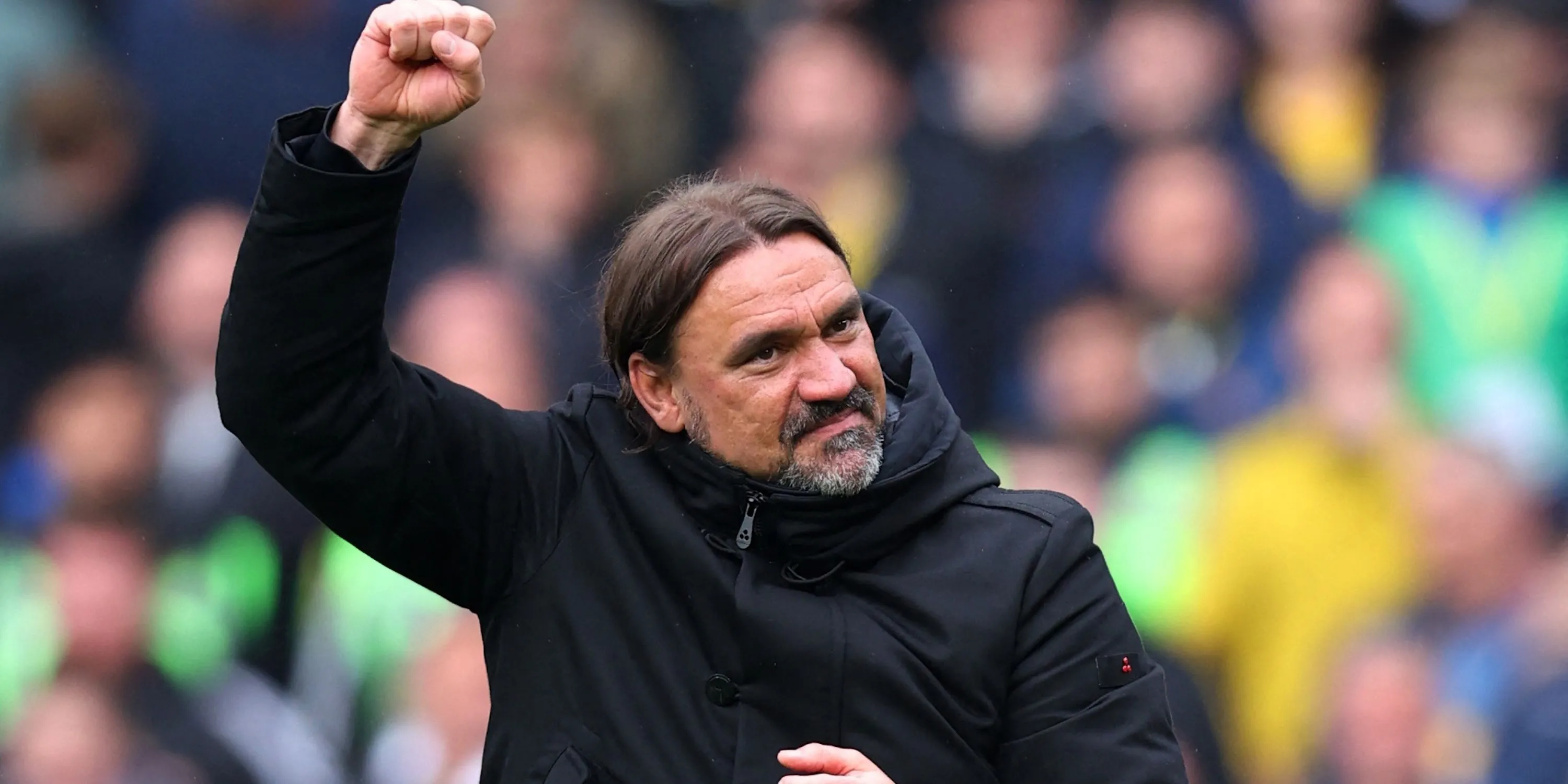 Huấn luyện viên Daniel Farke của Leeds United ăn mừng sau trận đấu, thể hiện sự bận rộn trên thị trường chuyển nhượng Premier League.
