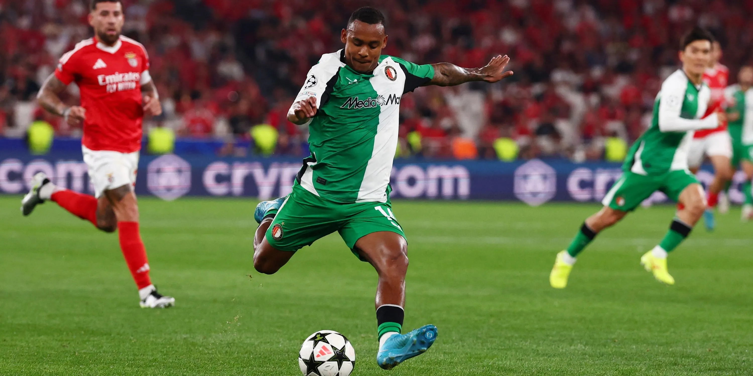 Igor Paixao, tiền đạo đầy tiềm năng của Feyenoord, trong một trận đấu tại Eredivisie