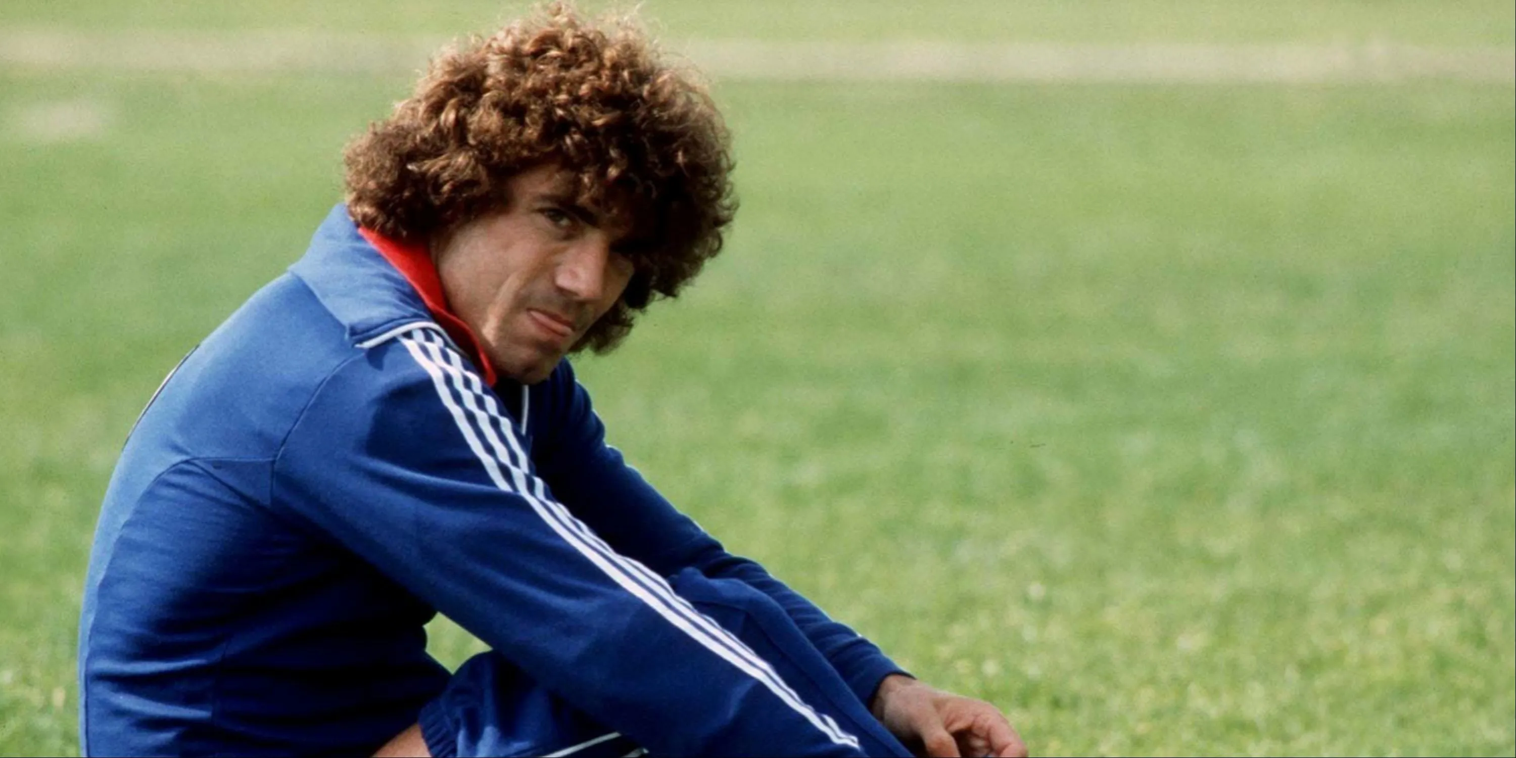 Kevin Keegan với Cúp Liên đoàn Anh