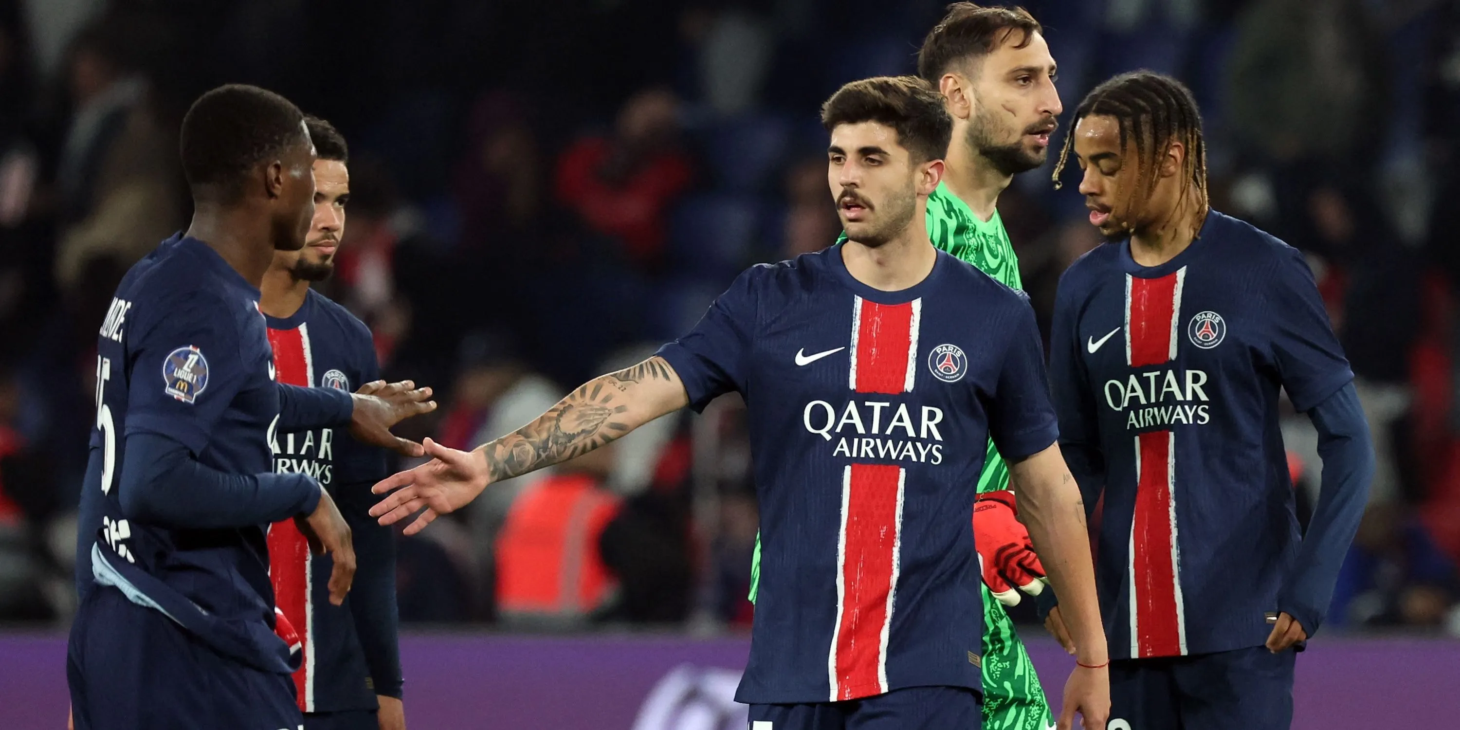 Lucas Beraldo (thứ hai từ trái) cùng đồng đội Paris Saint-Germain tại Champions League, cầu thủ đang được Liverpool quan tâm.