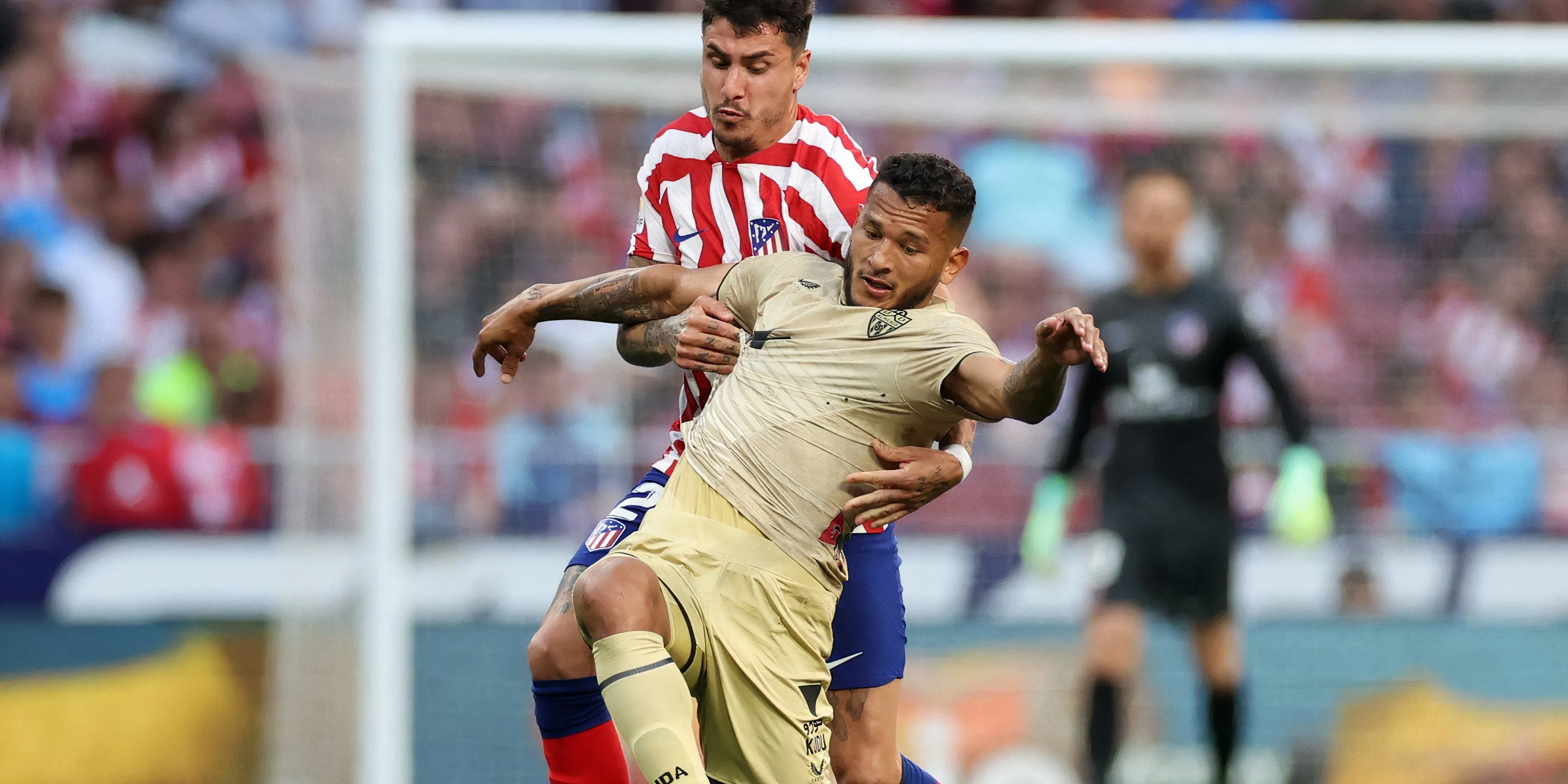 Luis Suarez của Almeria, tiền đạo được Manchester United quan tâm
