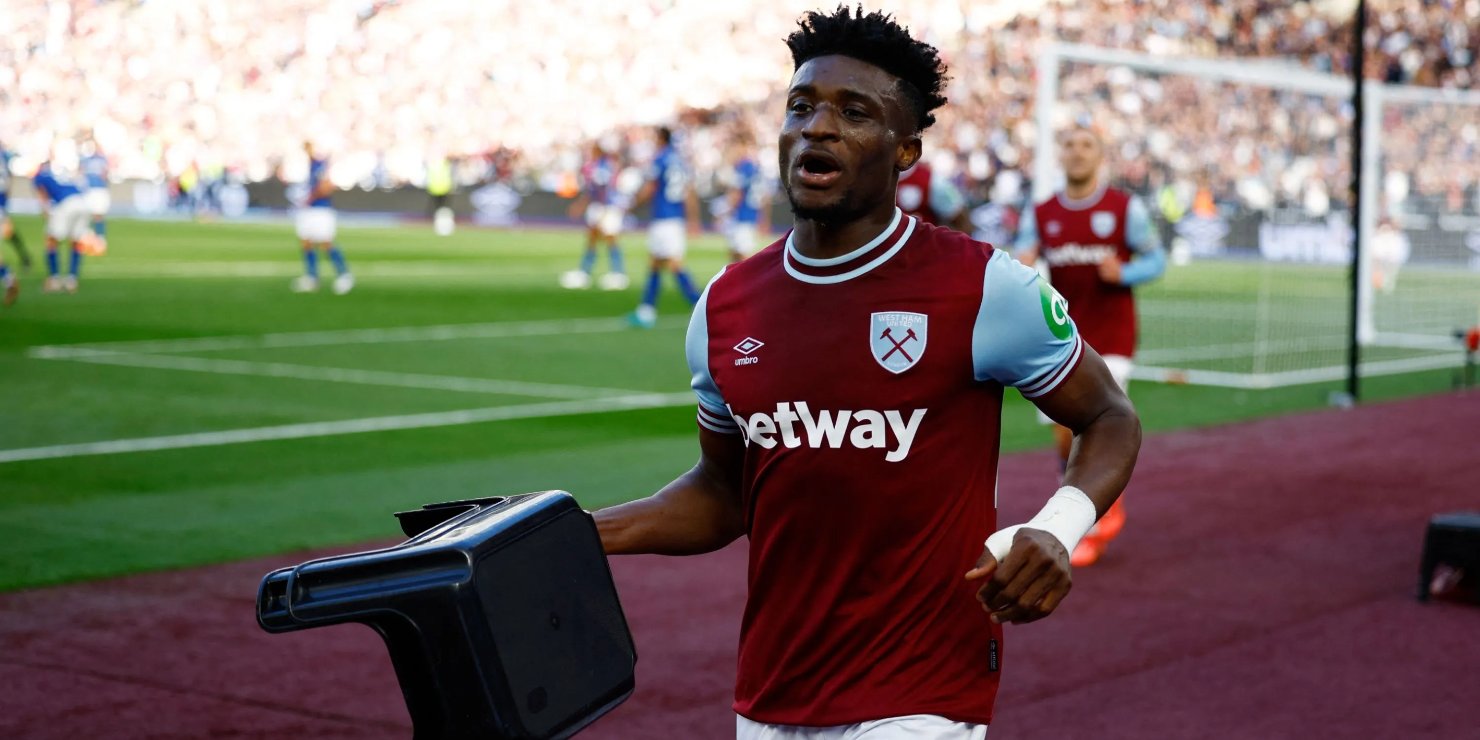 Mohammed Kudus ăn mừng bàn thắng trong màu áo West Ham United, khoảnh khắc đáng nhớ trước khi chuyển đến Tottenham.