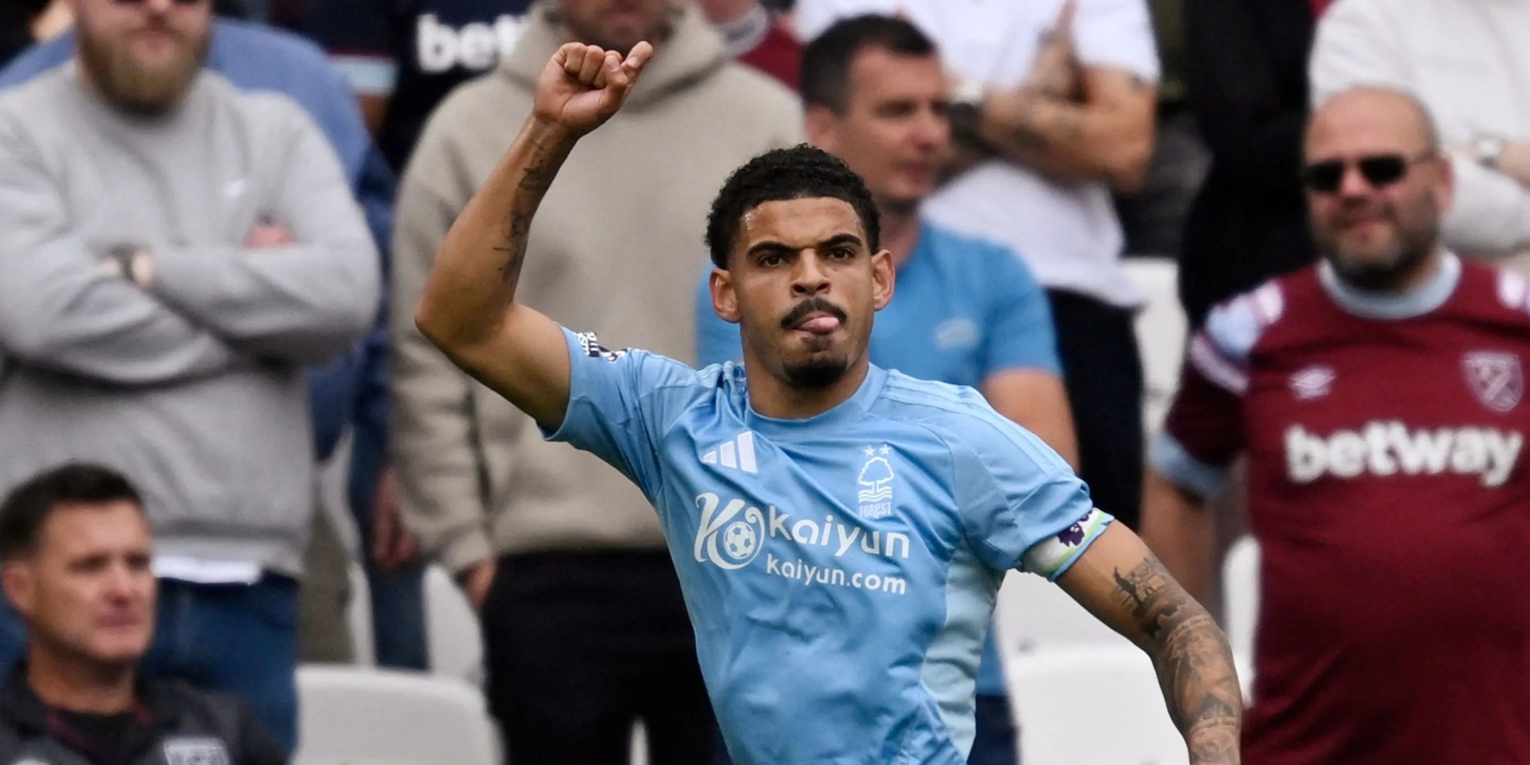 Morgan Gibbs-White thi đấu cho Nottingham Forest tại Premier League, mục tiêu của Tottenham