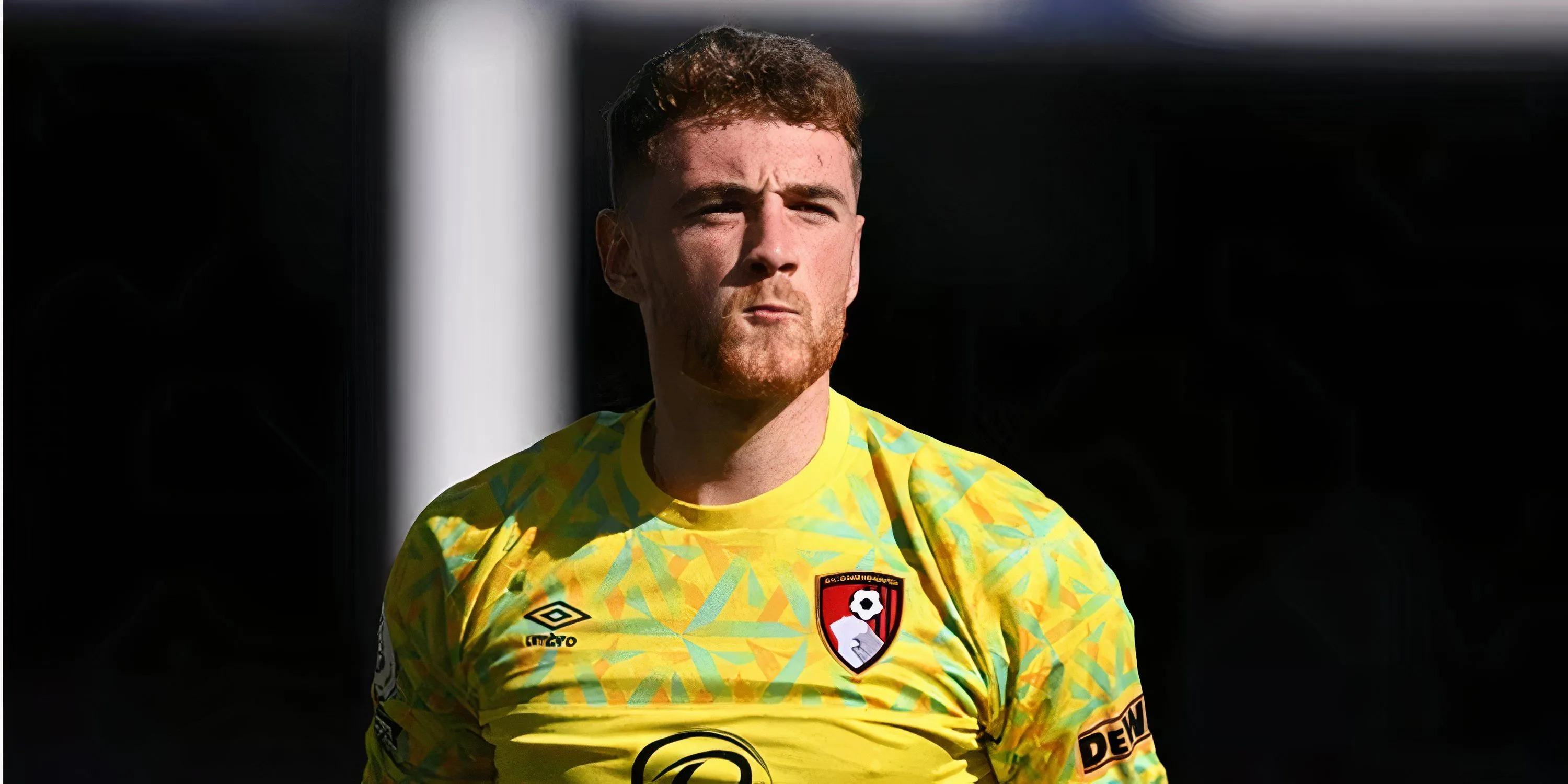 Thủ môn Mark Travers của Bournemouth chuẩn bị kiểm tra y tế tại Everton