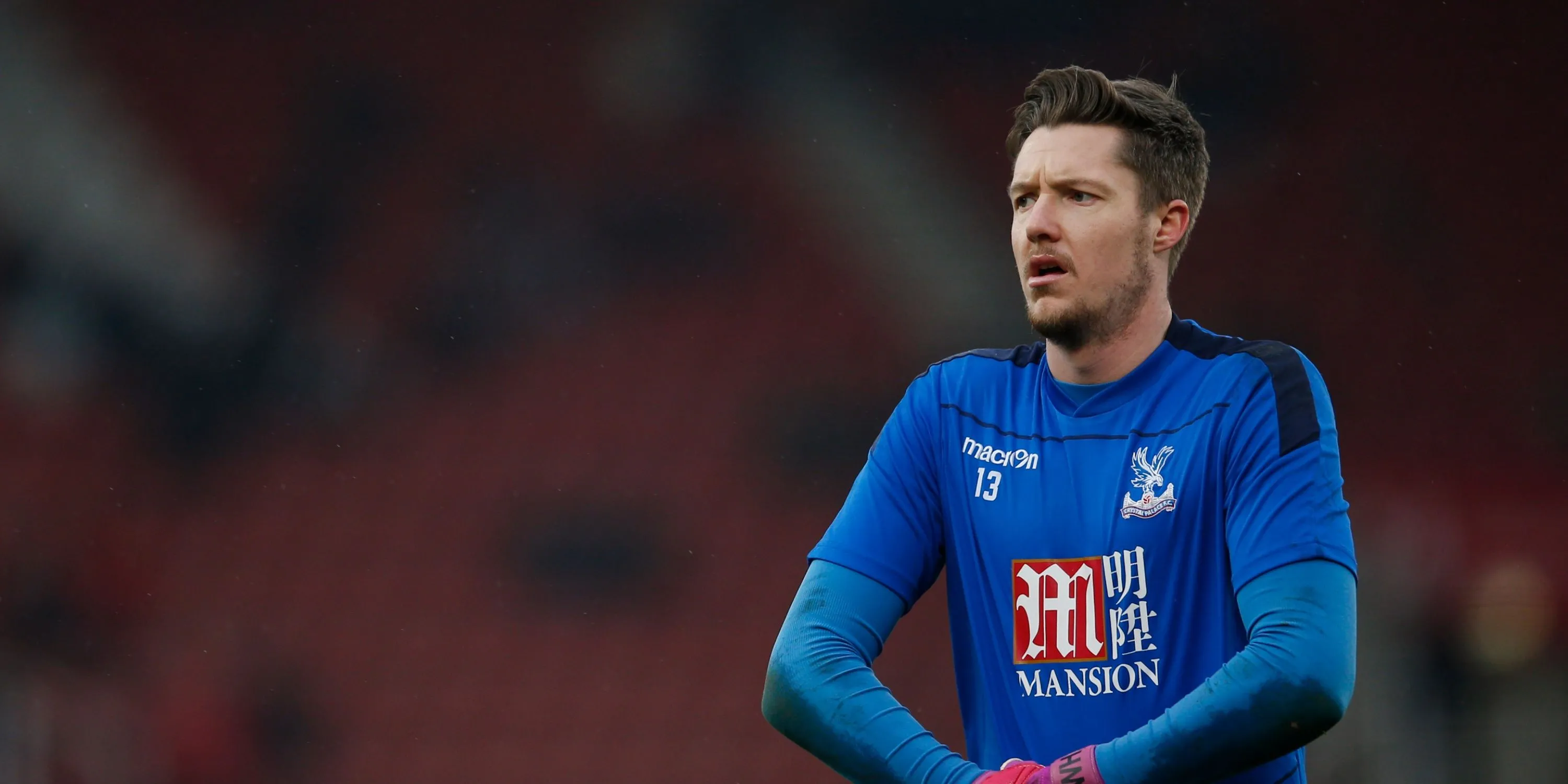 Thủ môn Wayne Hennessey trong màu áo xứ Wales