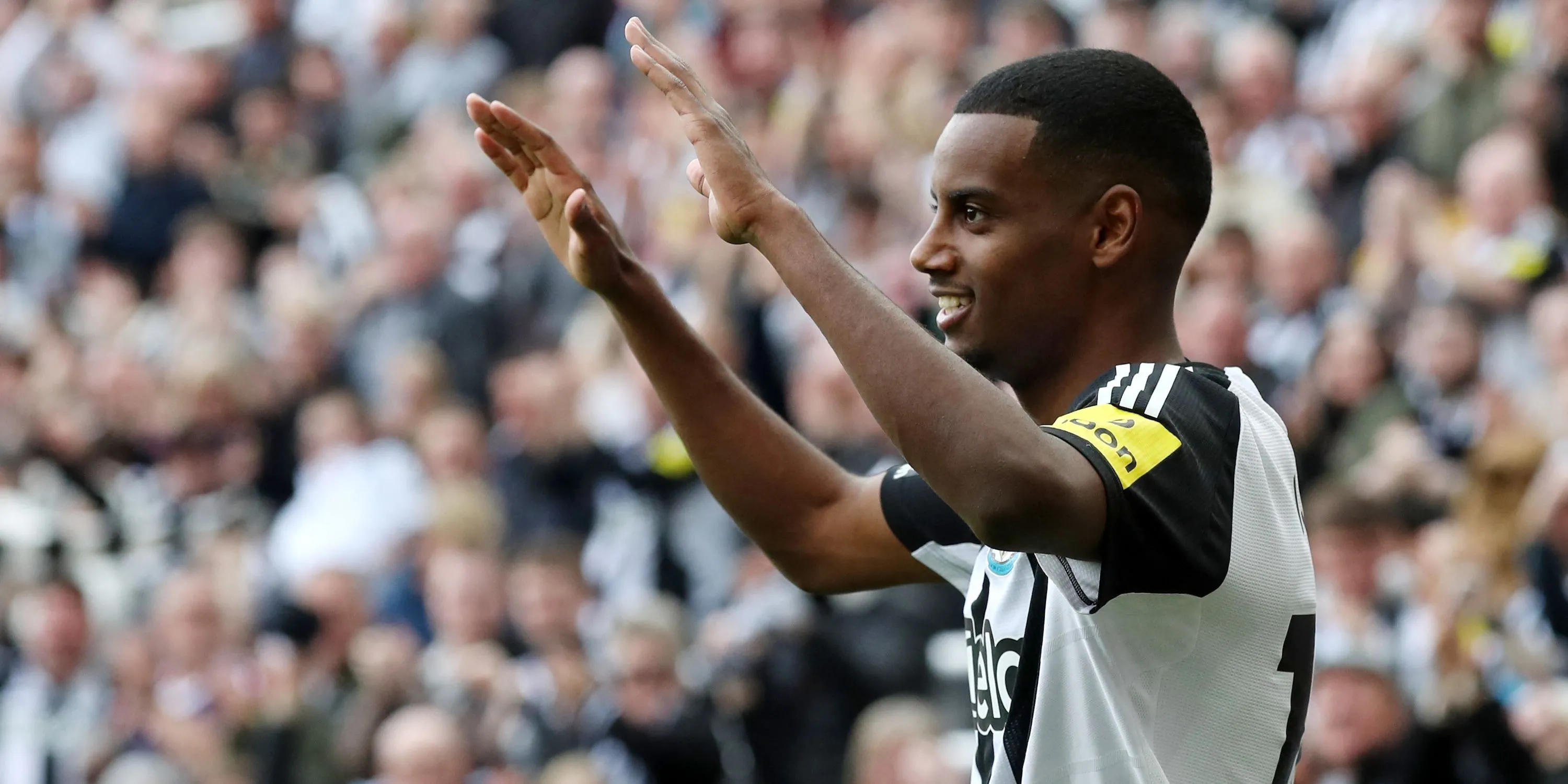 Tiền đạo Alexander Isak của Newcastle ăn mừng bàn thắng, mục tiêu chuyển nhượng tiềm năng của Chích Chòe
