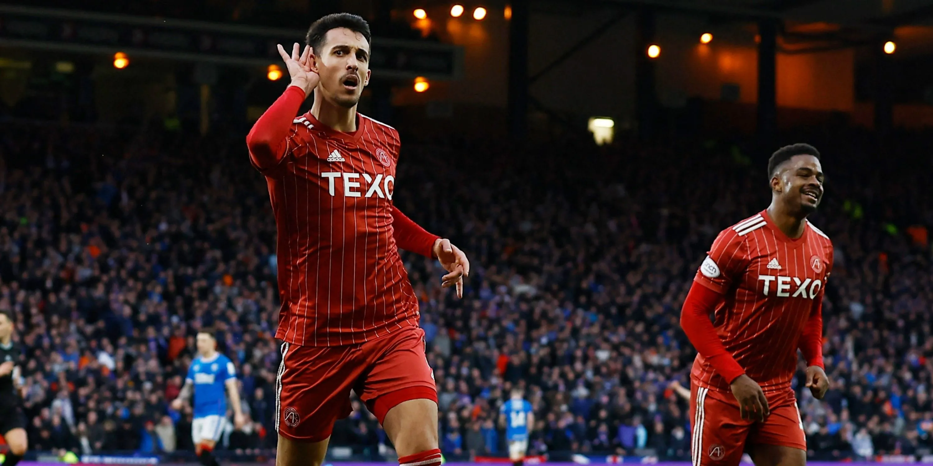 Tiền đạo Bojan Miovski thi đấu cho Aberdeen tại Scottish Premiership