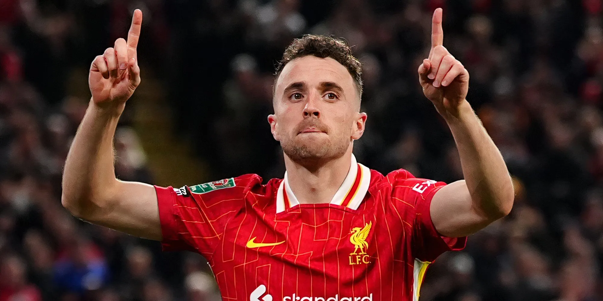 Tiền đạo Diogo Jota của Liverpool trong một trận đấu, hình ảnh gợi nhớ về tài năng bóng đá đã mất