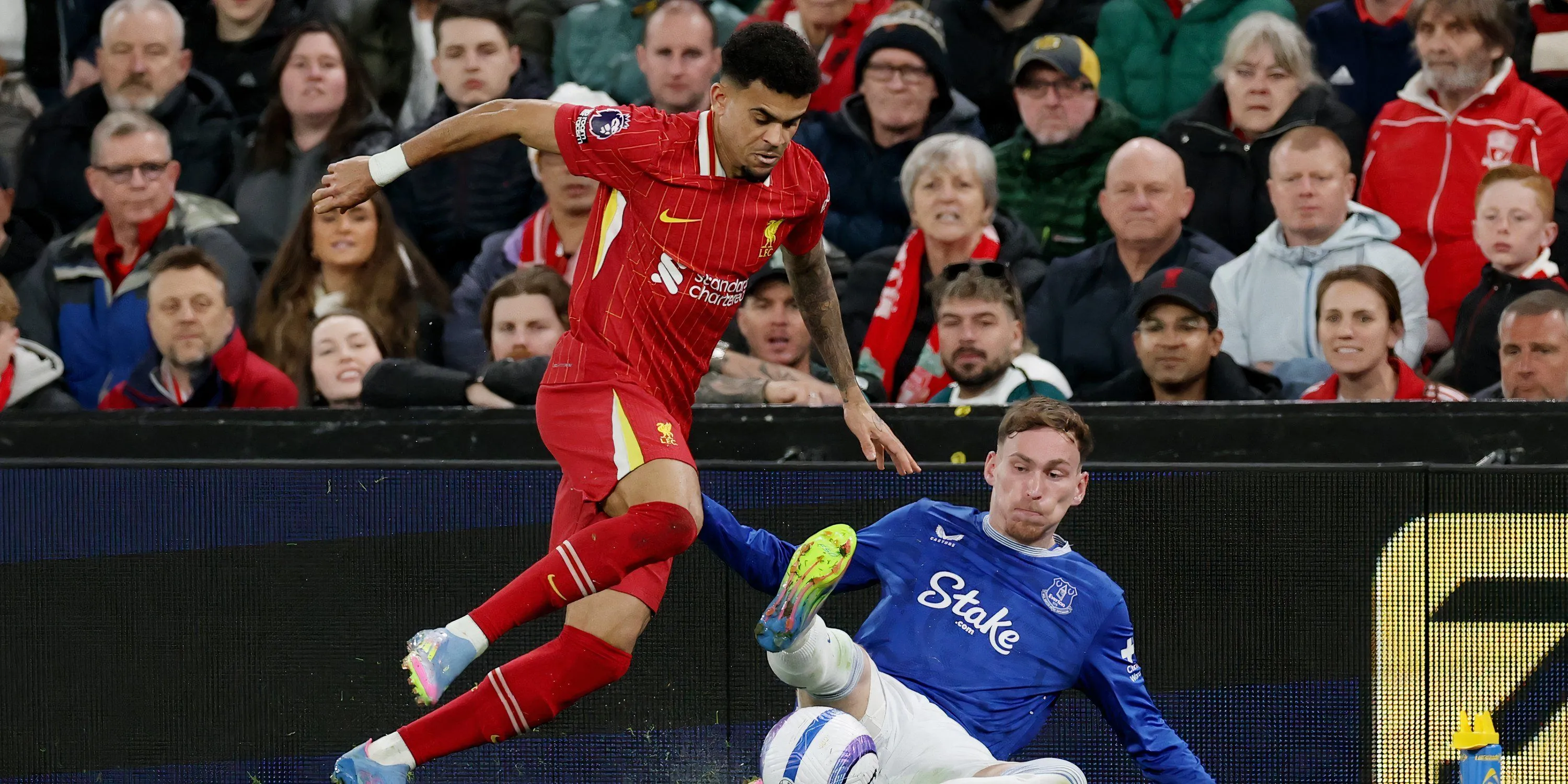 Tiền đạo Luis Diaz thi đấu cho Liverpool, mục tiêu của Bayern Munich
