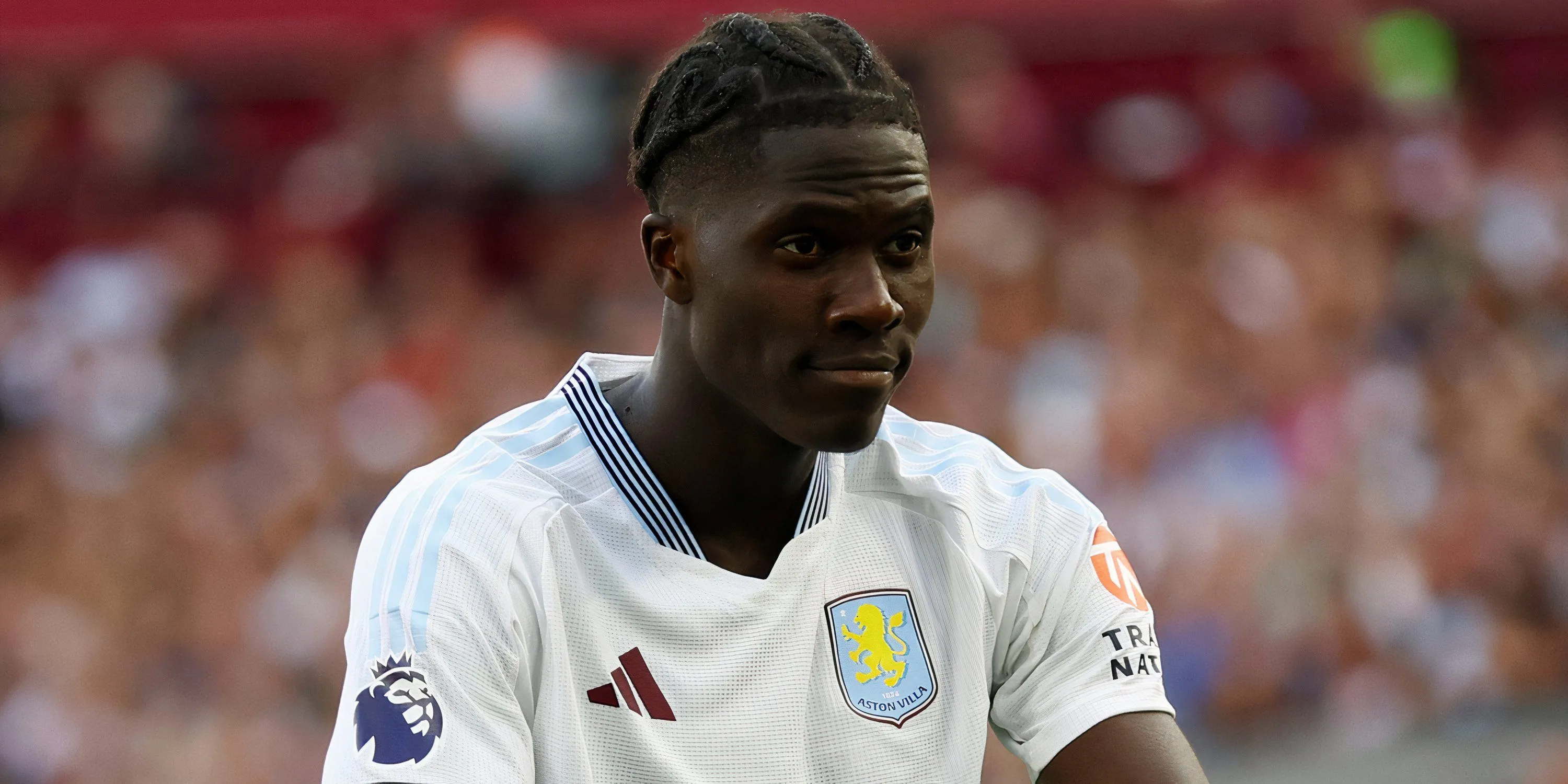 Tiền vệ Amadou Onana ăn mừng trong màu áo Aston Villa