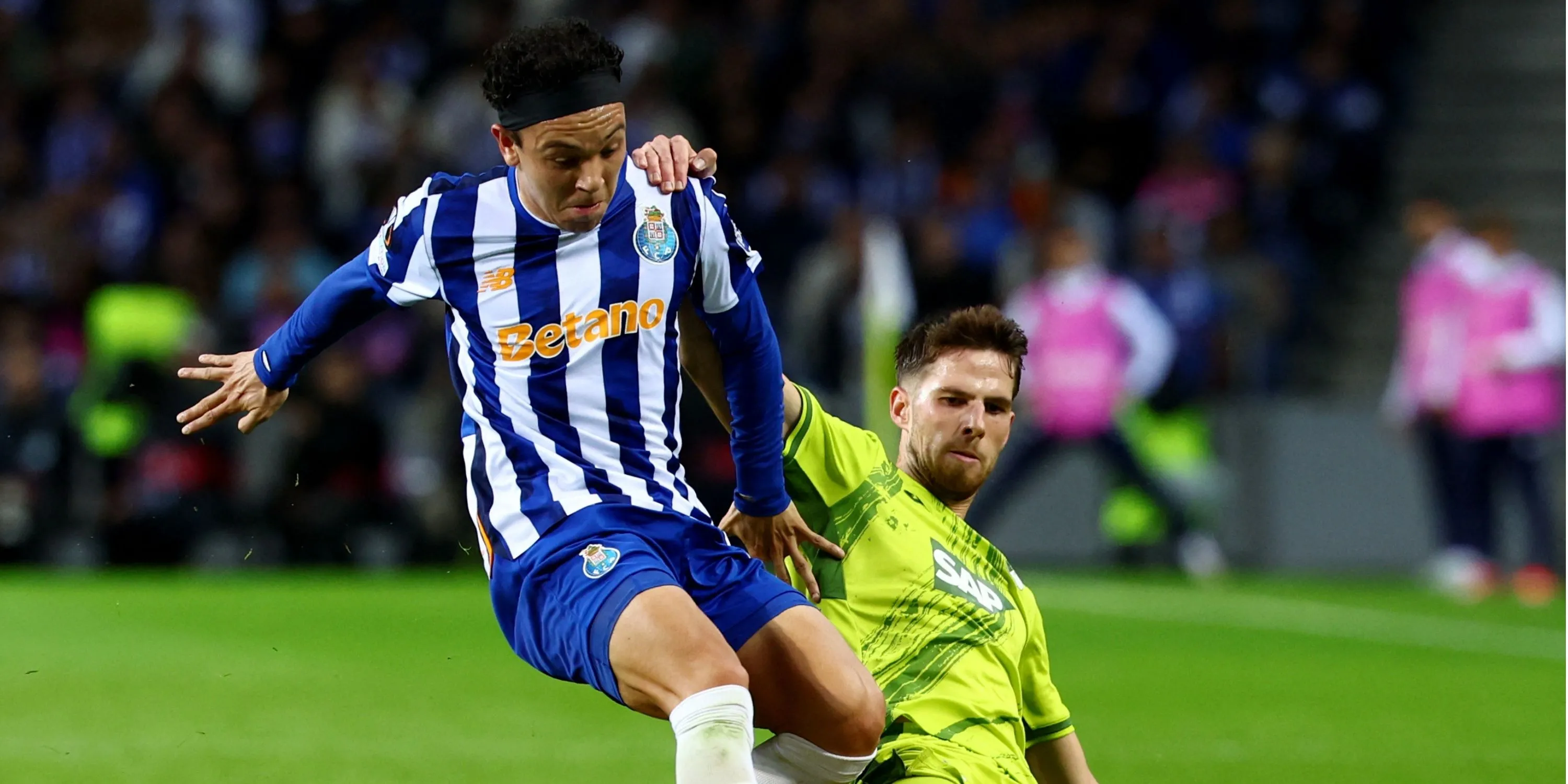 Tiền vệ Anton Stach trong màu áo Hoffenheim, mục tiêu chuyển nhượng hàng đầu của Leeds United