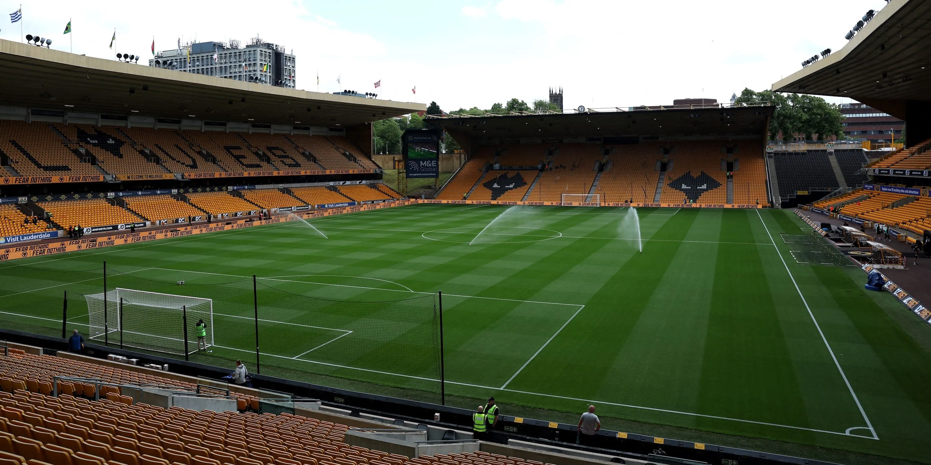 Toàn cảnh sân vận động Molineux, sân nhà của câu lạc bộ Wolverhampton Wanderers