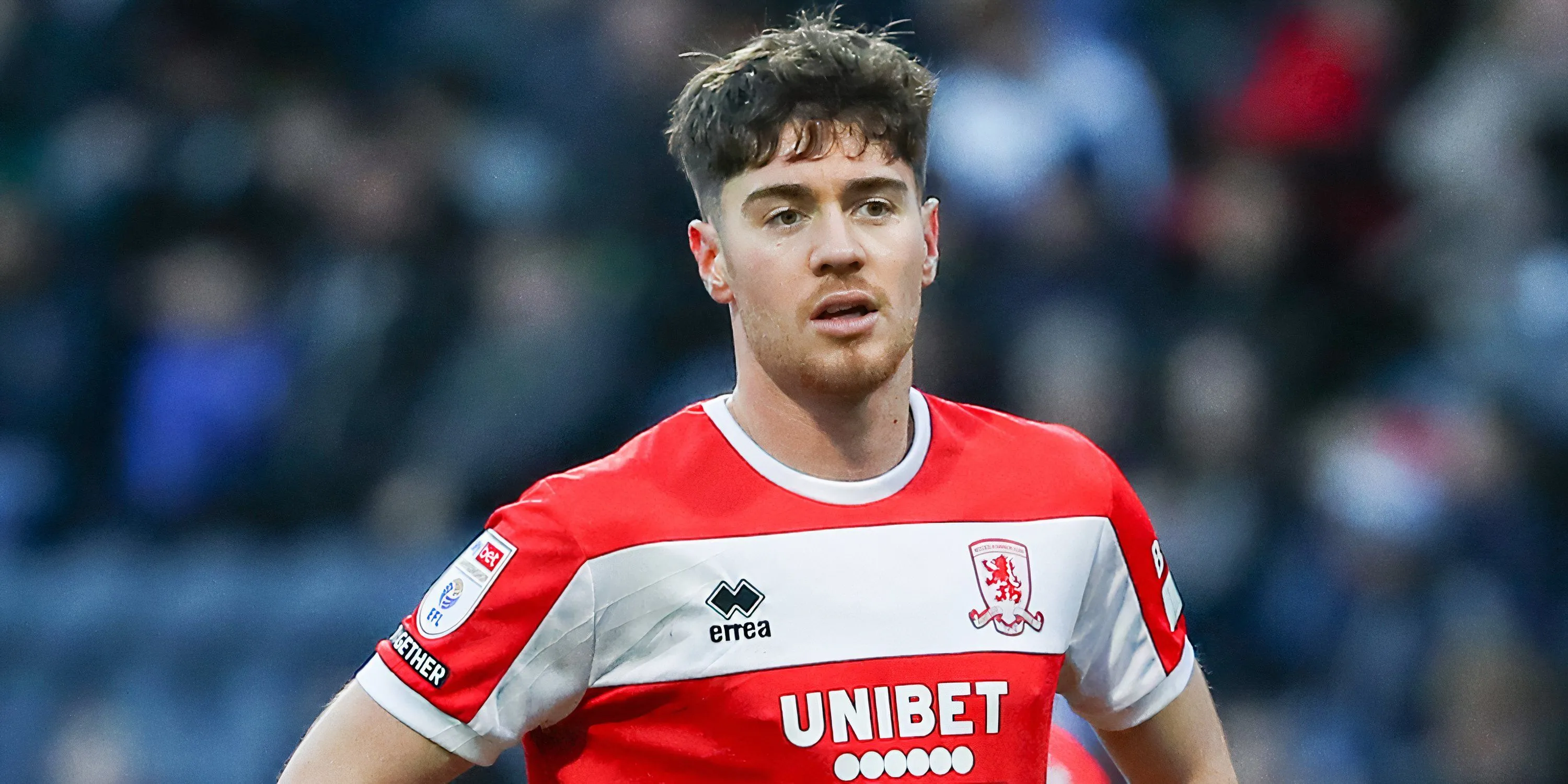 Hayden Hackney tranh chấp bóng trong màu áo Middlesbrough