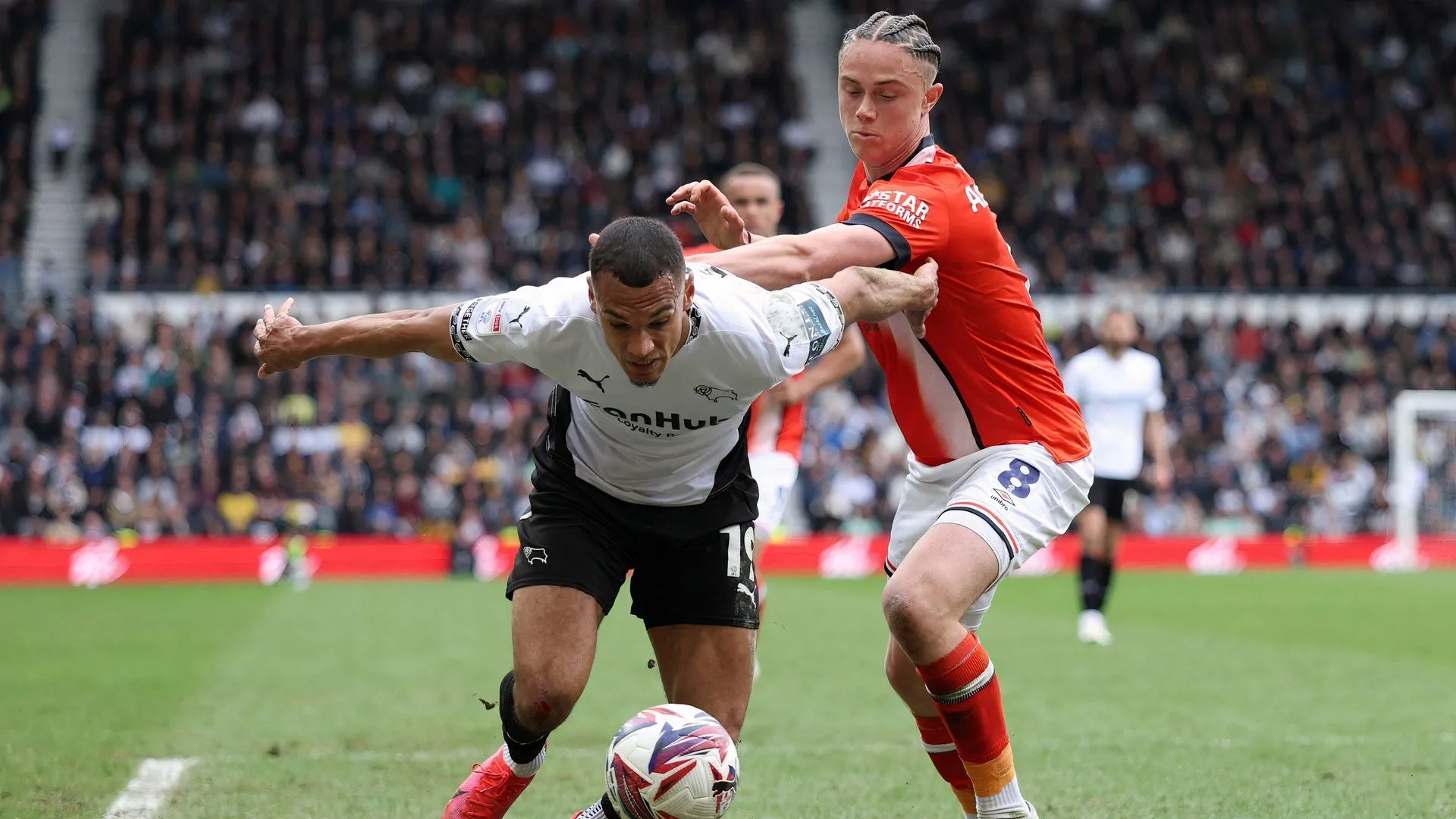 Kayden Jackson trong màu áo Derby County, đối mặt với tương lai không chắc chắn tại CLB