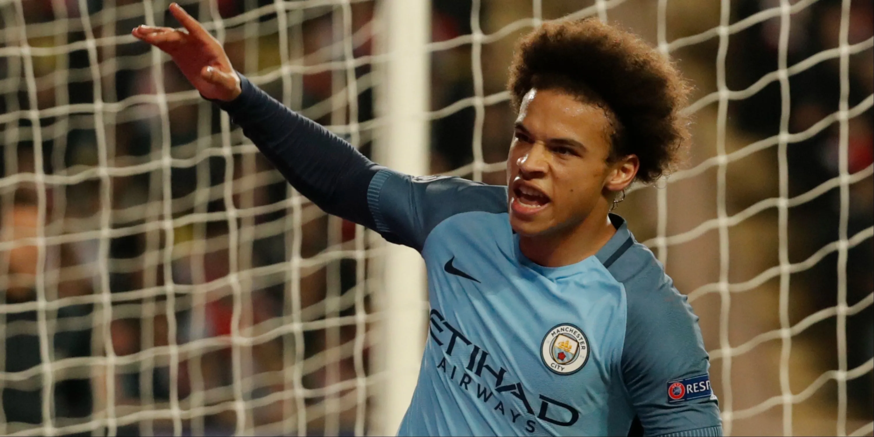 Leroy Sane với tốc độ bứt phá trên sân cỏ