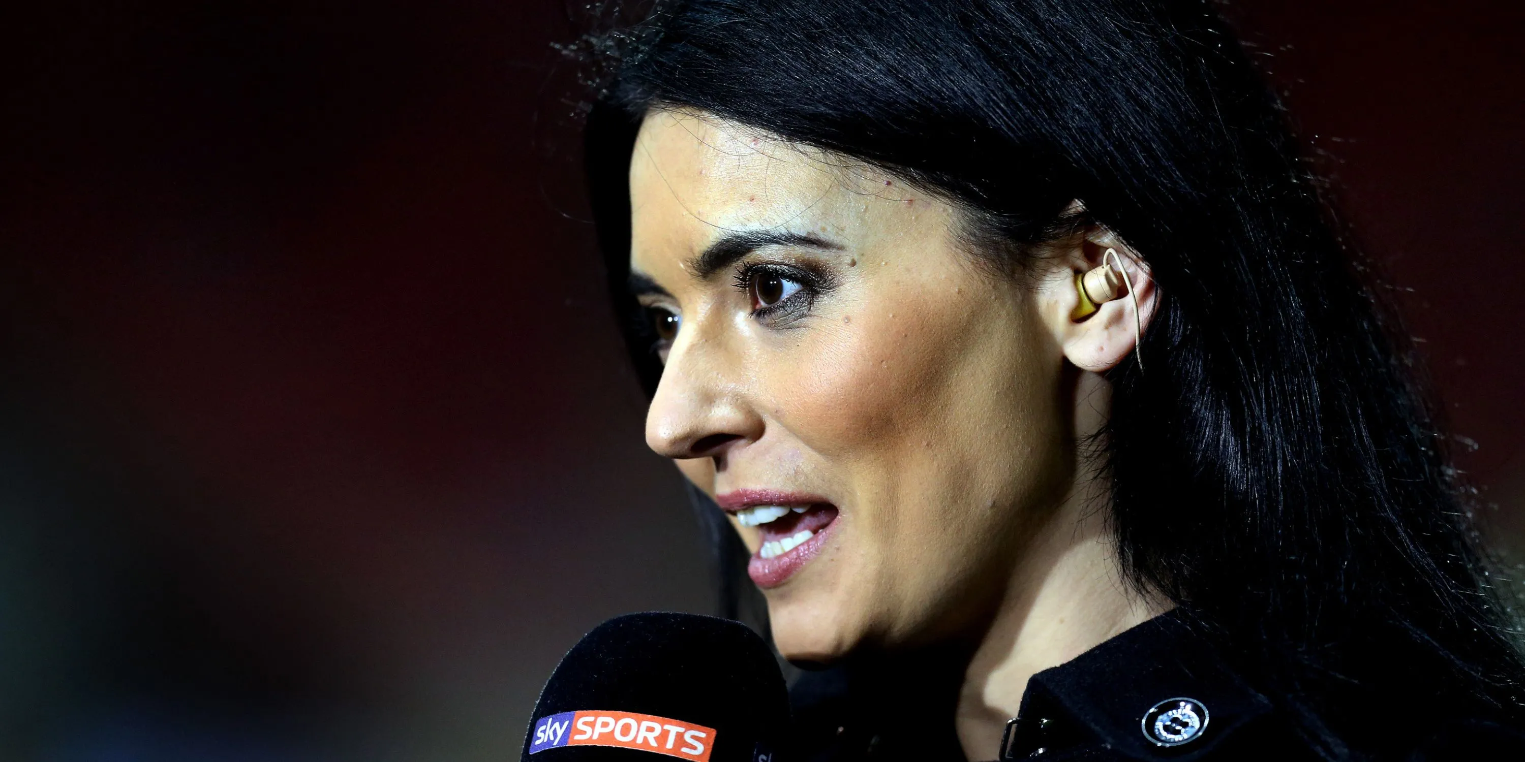 Natalie Sawyer, cựu MC Sky Sports và fan cuồng nhiệt của Brentford, từng tham gia chiến dịch quảng cáo cho câu lạc bộ