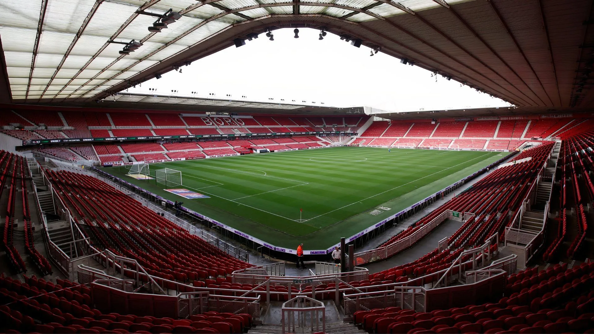 Sân vận động Riverside, sân nhà của Middlesbrough, giới thiệu mẫu áo đấu mới mùa giải Championship 2025/26