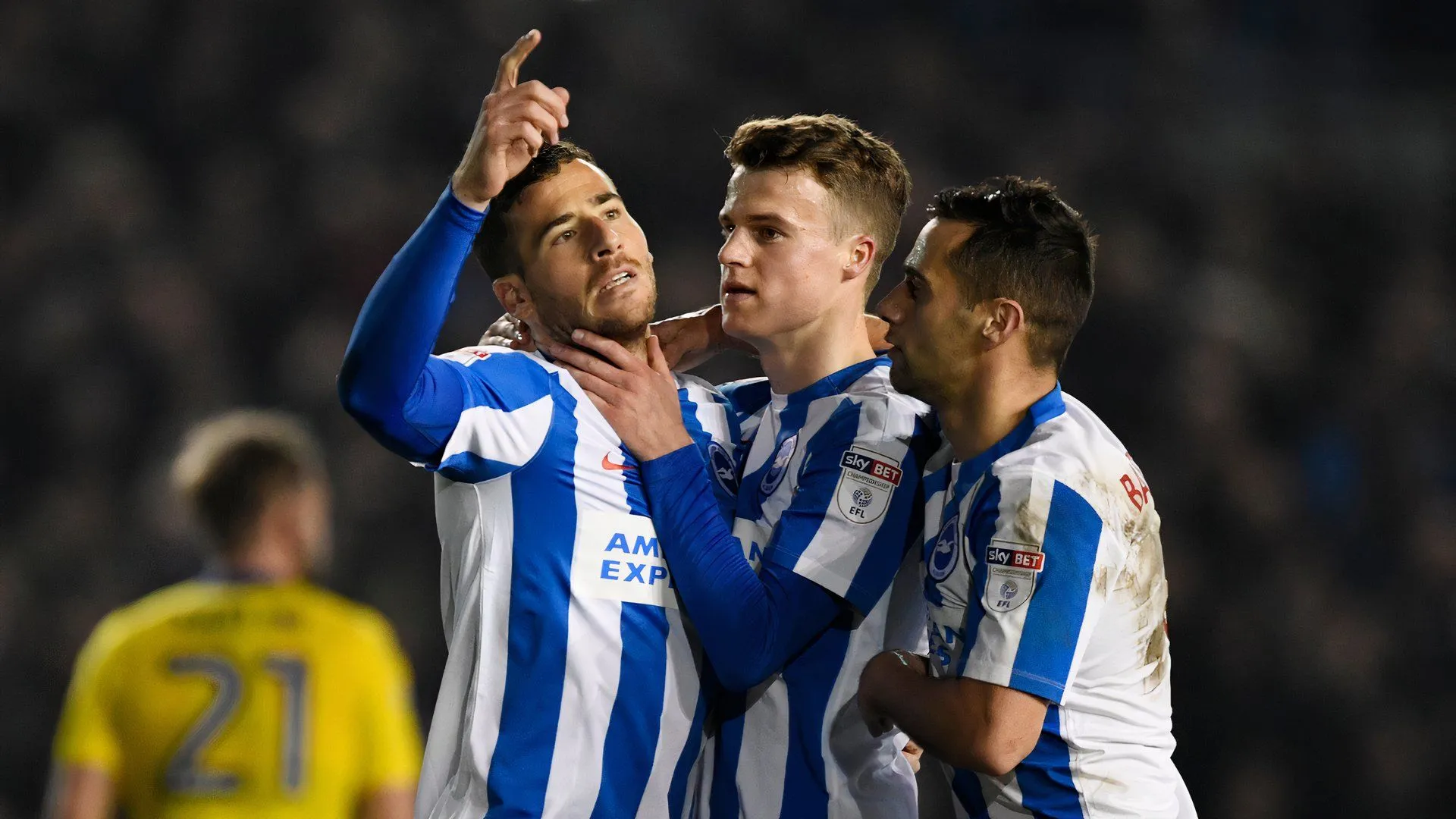 Tomer Hemed ăn mừng bàn thắng trong màu áo Brighton & Hove Albion tại Championship