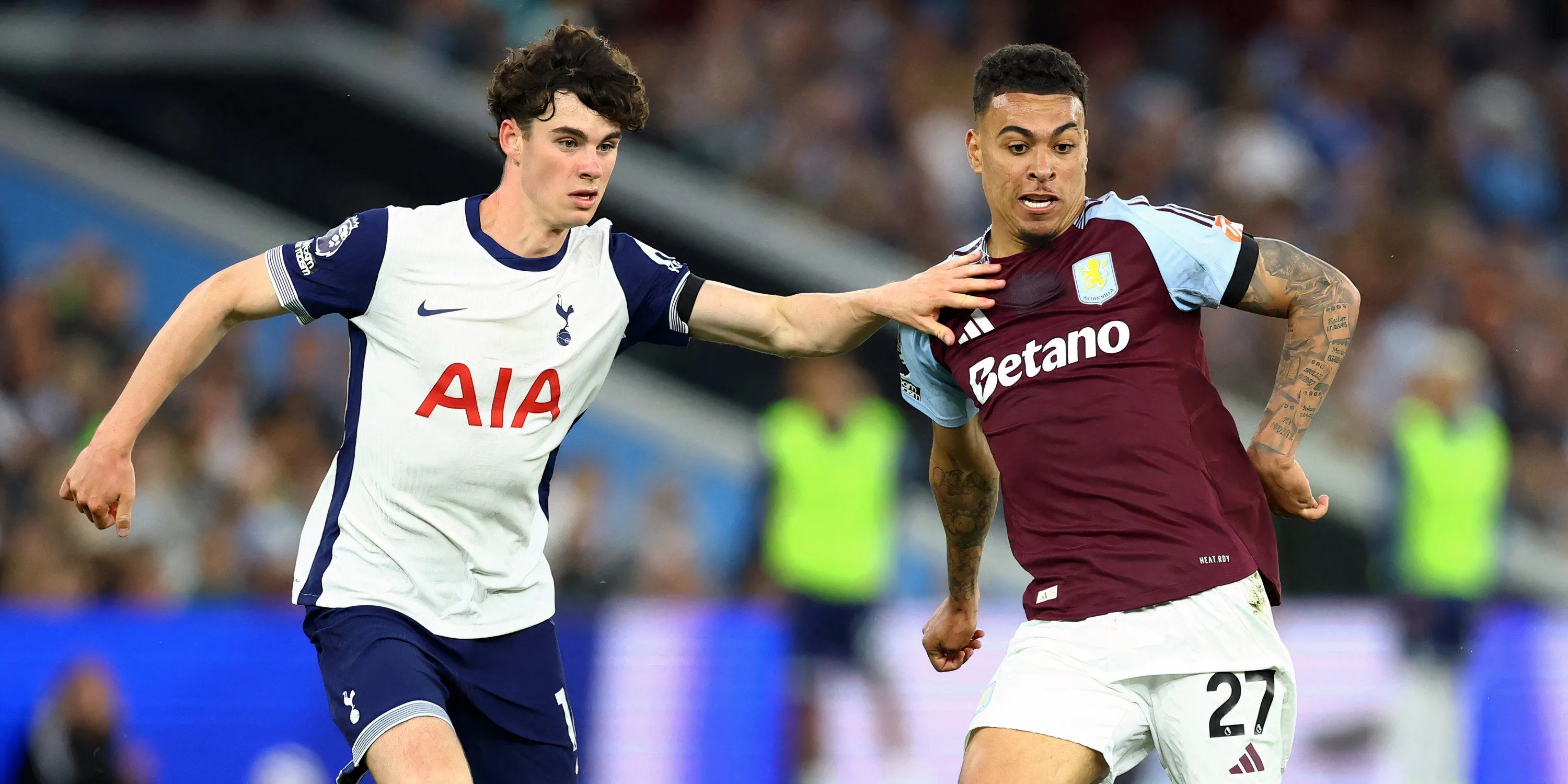 Archie Gray sau khi chuyển đến Tottenham Hotspur