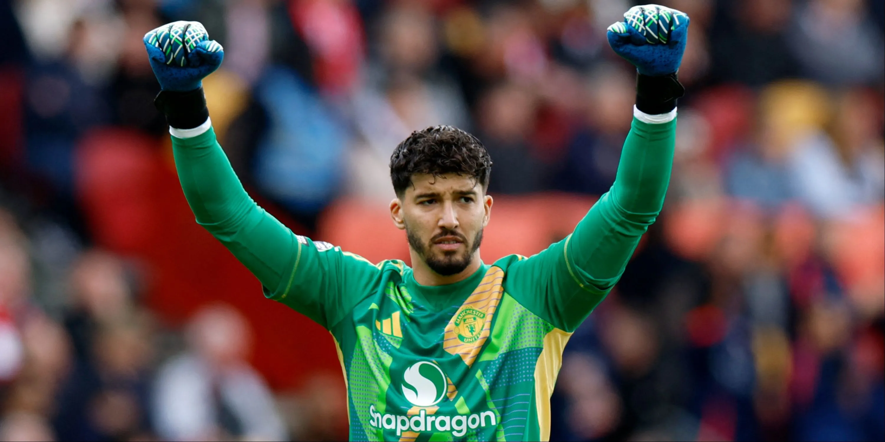 Altay Bayindir trong màu áo Man United, thủ môn dự bị của Quỷ đỏ
