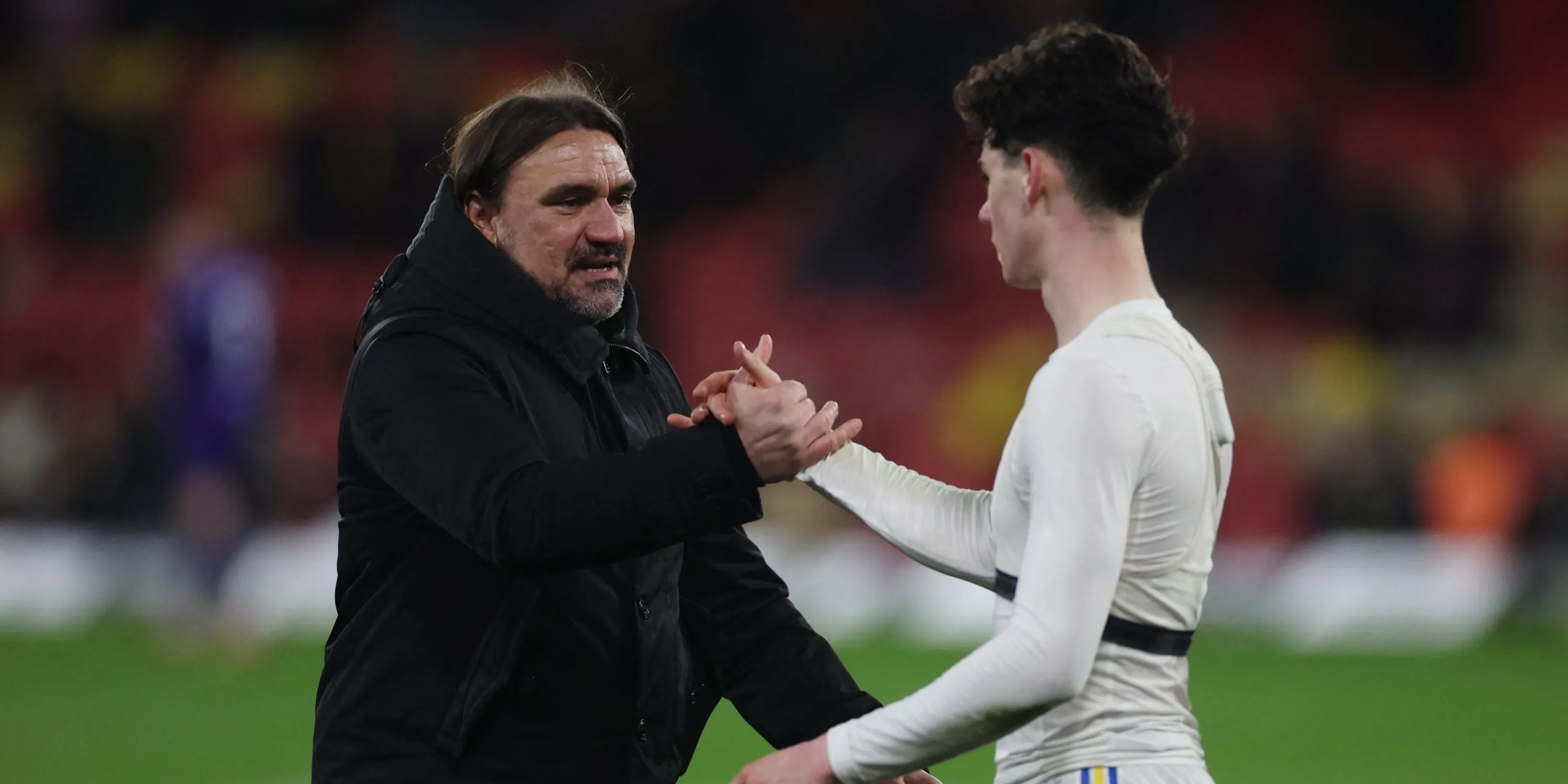 Daniel Farke trong một trận đấu, phản ánh xu hướng sử dụng các cầu thủ có kinh nghiệm tại Leeds