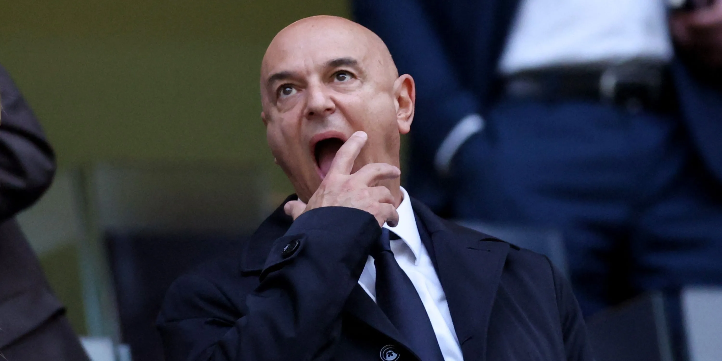 Daniel Levy rời ghế chủ tịch Tottenham trên nền sân Tottenham Hotspur Stadium