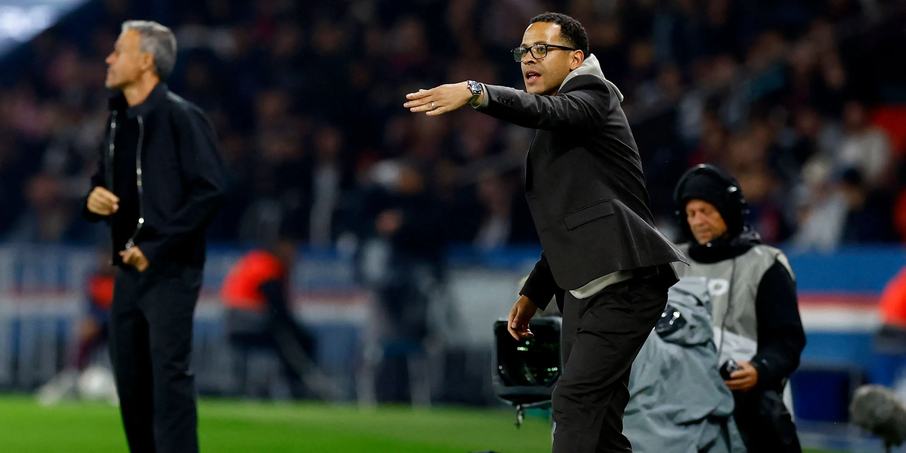 Liam Rosenior trong vai trò HLV tại Strasbourg, được đánh giá cao ở phong cách sử dụng nhân sự trẻ