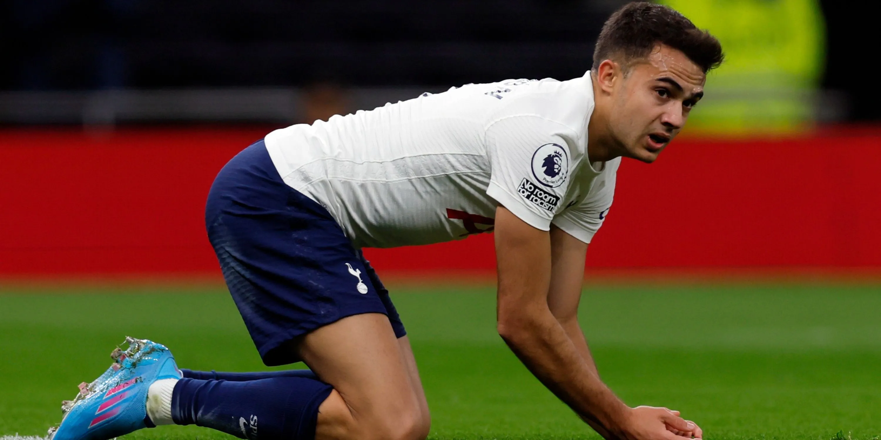 Reguilon thi đấu cho Tottenham trước khi chia tay