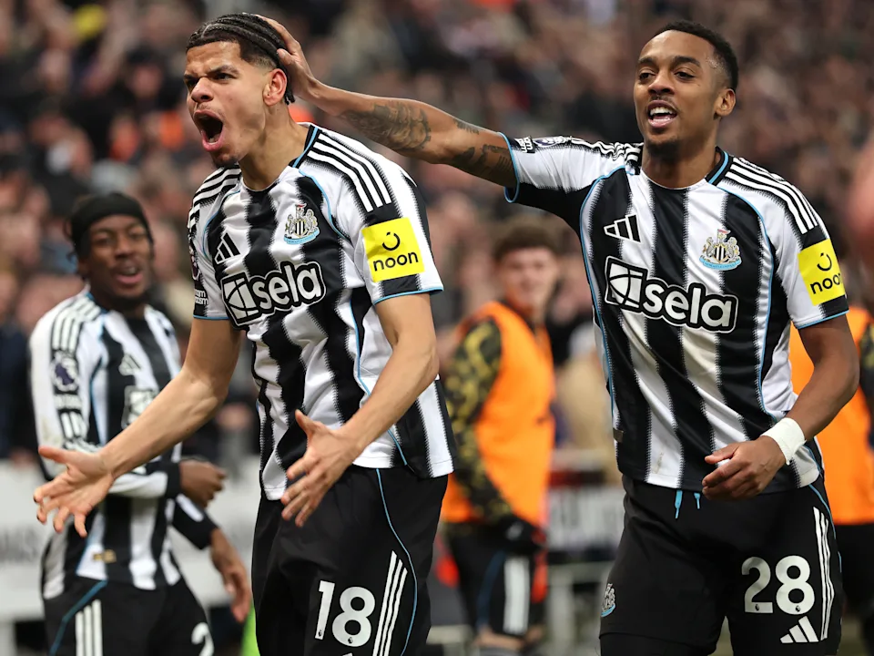 Osula Goal of the Month - pha solo trước Manchester United